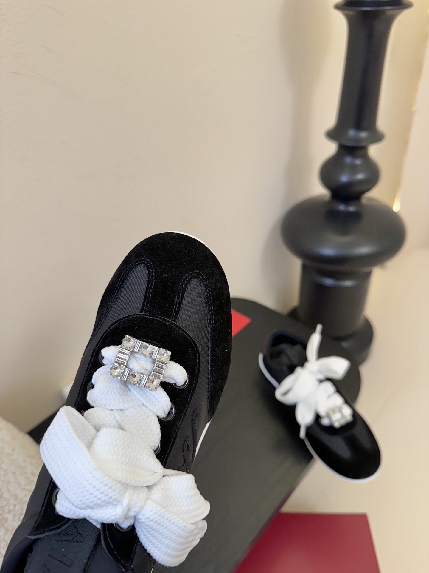Roger Vivier 最新款 Viv Low系列 水钻 方扣 休闲 运动鞋..原版购入开发 做货 新