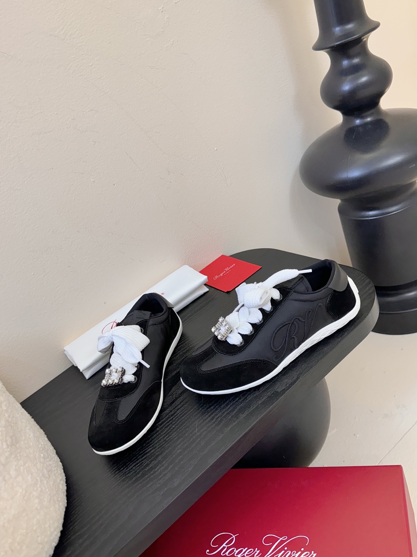 Roger Vivier 最新款 Viv Low系列 水钻 方扣 休闲 运动鞋..原版购入开发 做货 新