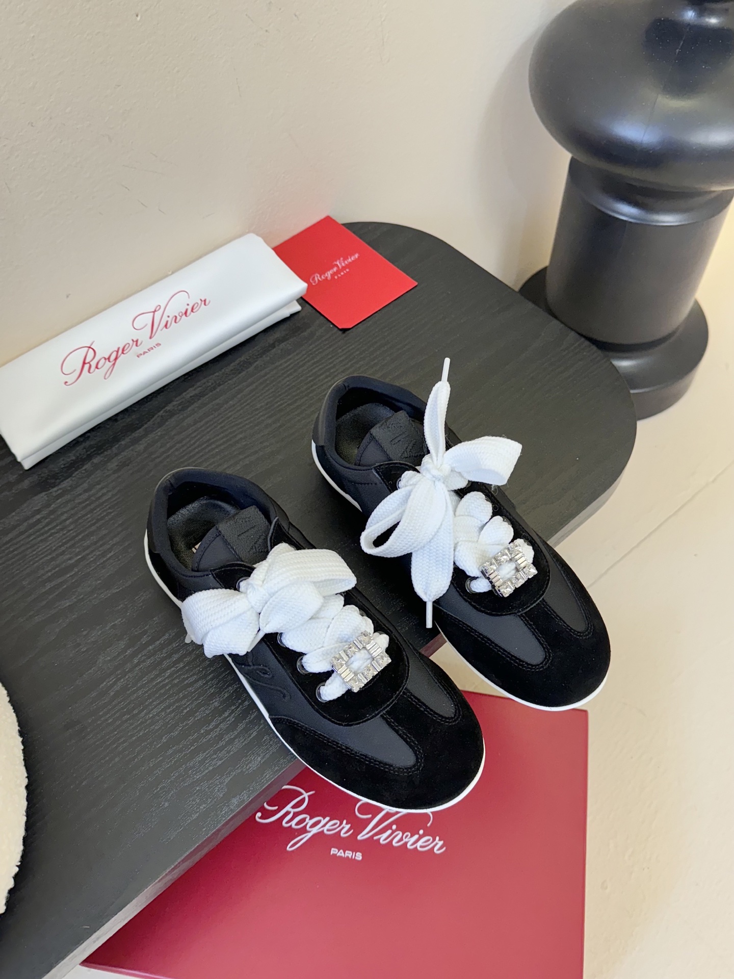 Roger Vivier 最新款 Viv Low系列 水钻 方扣 休闲 运动鞋..原版购入开发 做货 新