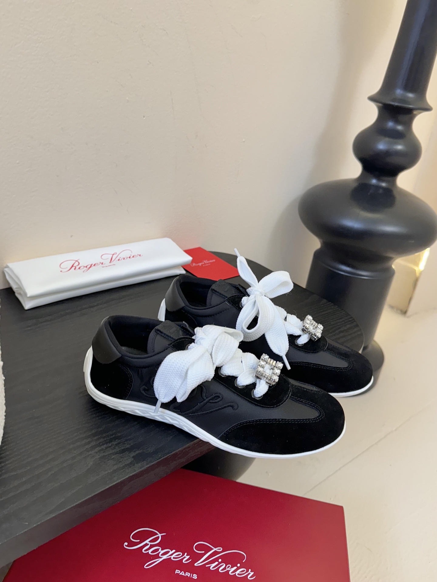 Roger Vivier 最新款 Viv Low系列 水钻 方扣 休闲 运动鞋..原版购入开发 做货 新