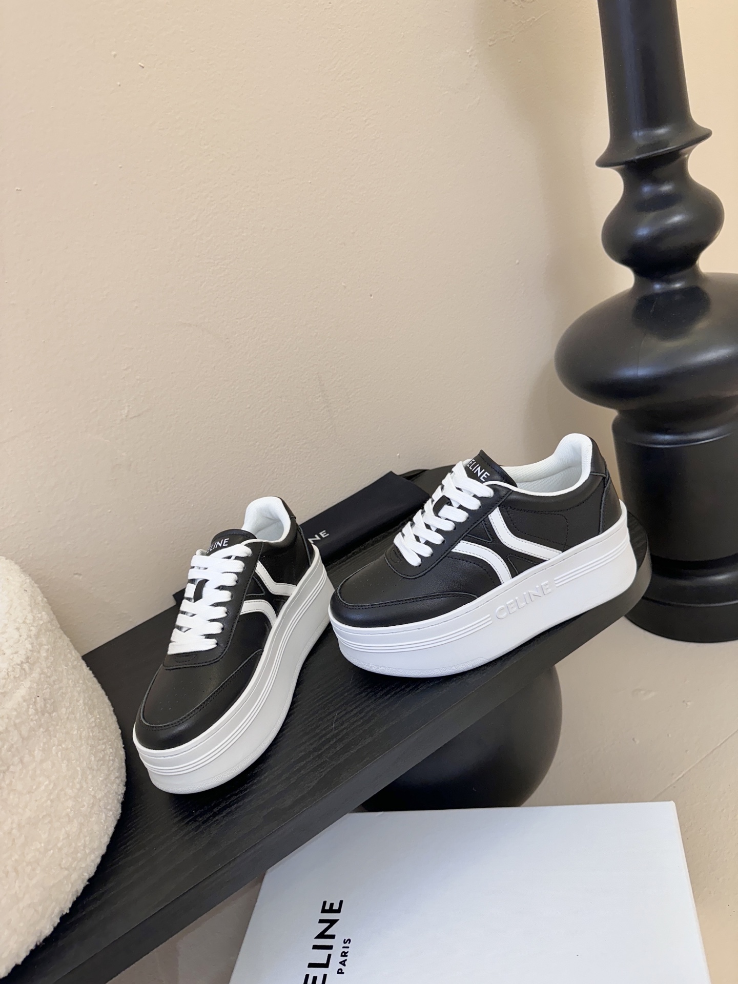 CELINE思琳赛琳CELINE RUNNER CR-03运动鞋👟鞋舌和鞋后帮饰有CELINE标志运动鞋