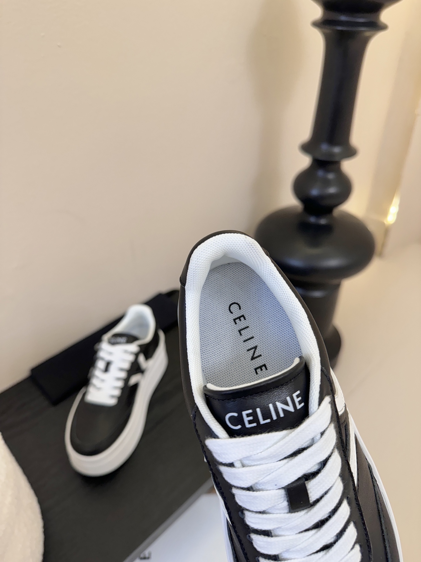 CELINE思琳赛琳CELINE RUNNER CR-03运动鞋👟鞋舌和鞋后帮饰有CELINE标志运动鞋