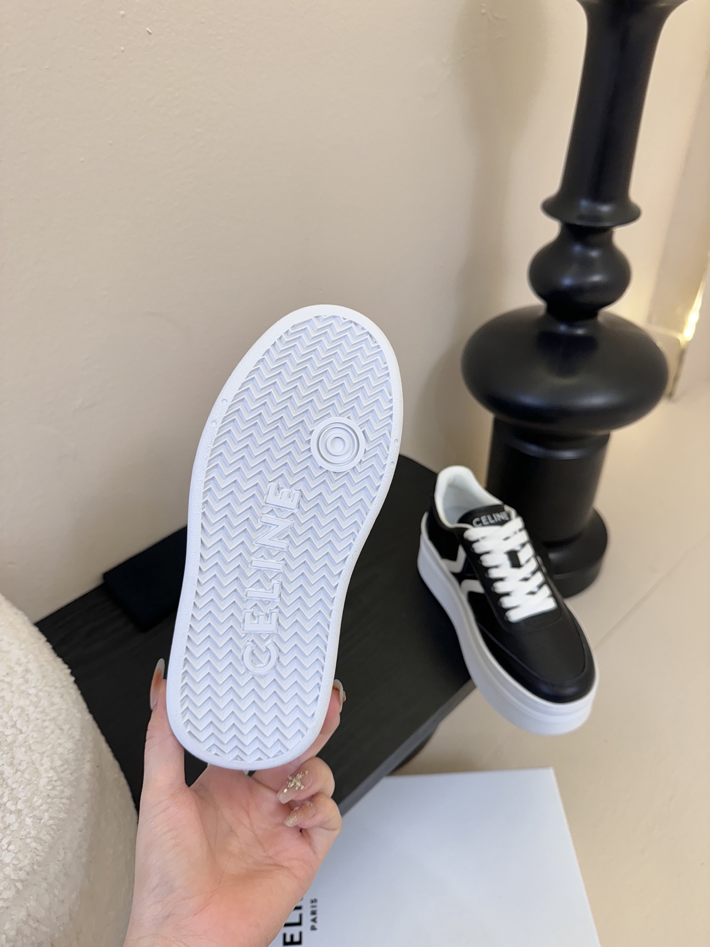 CELINE思琳赛琳CELINE RUNNER CR-03运动鞋👟鞋舌和鞋后帮饰有CELINE标志运动鞋