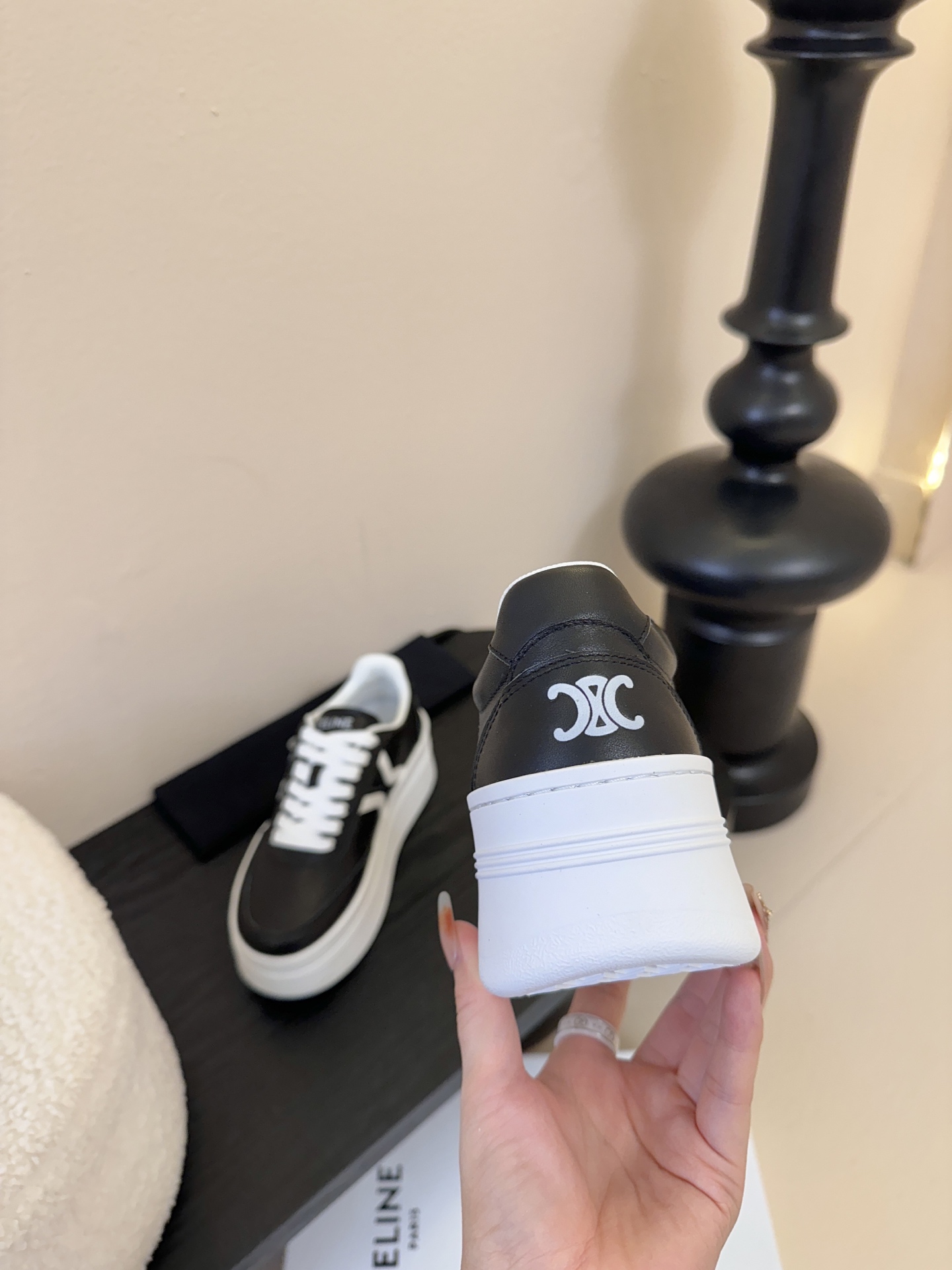 CELINE思琳赛琳CELINE RUNNER CR-03运动鞋👟鞋舌和鞋后帮饰有CELINE标志运动鞋