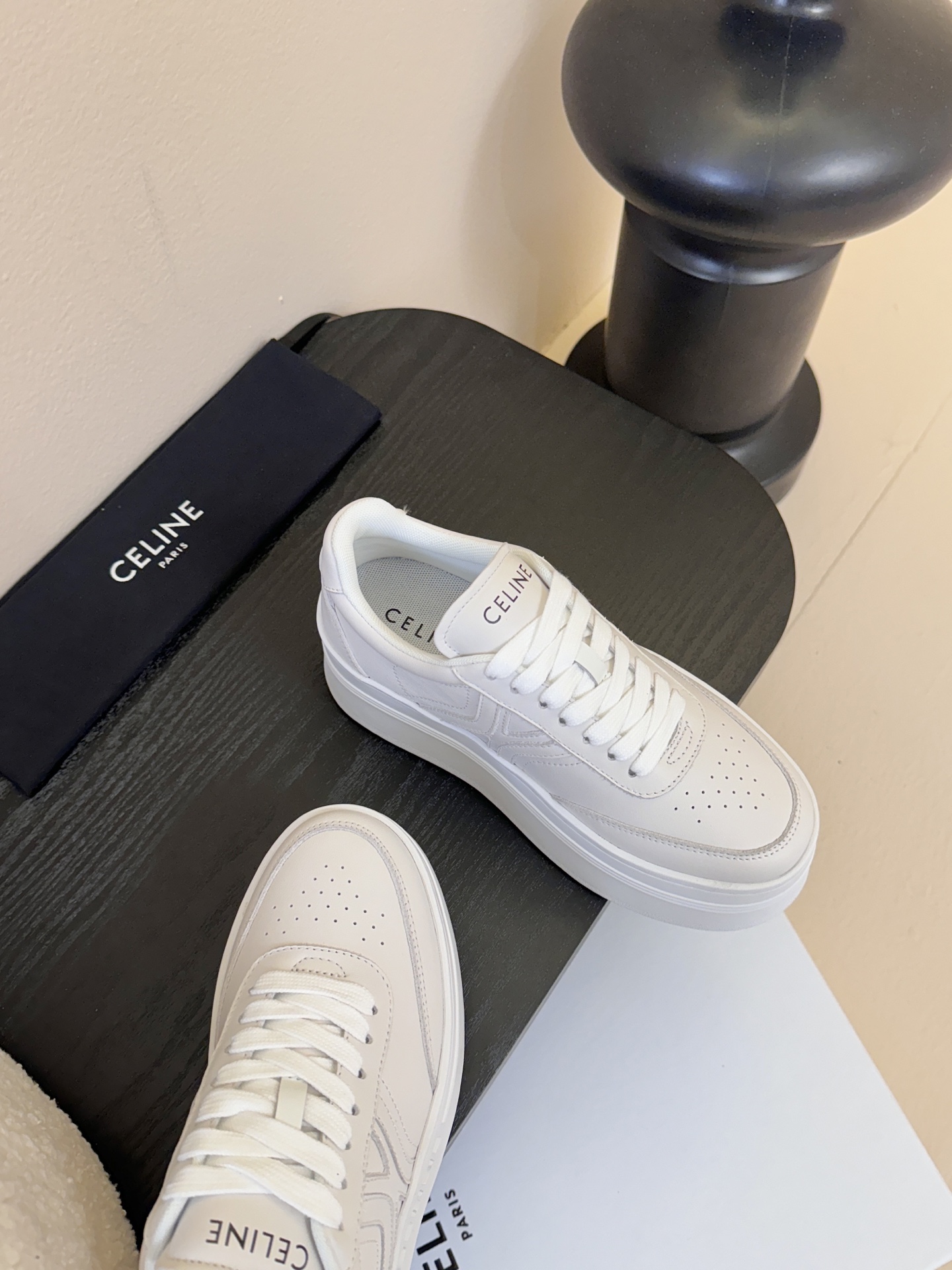 CELINE思琳赛琳CELINE RUNNER CR-03运动鞋👟鞋舌和鞋后帮饰有CELINE标志运动鞋