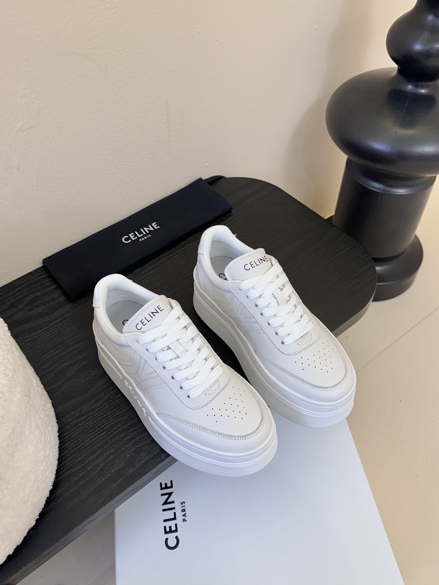 CELINE思琳赛琳CELINE RUNNER CR-03运动鞋👟鞋舌和鞋后帮饰有CELINE标志运动鞋