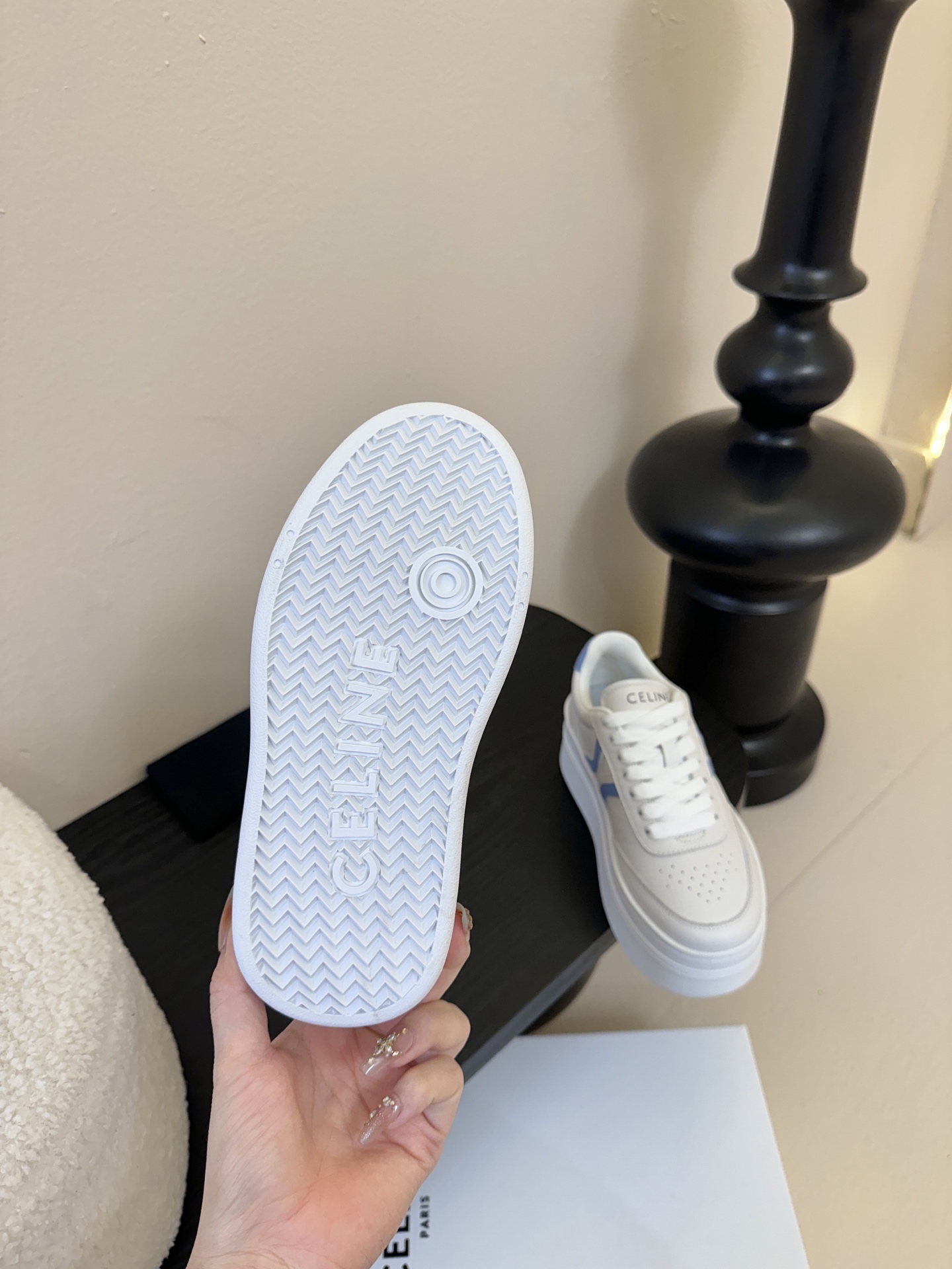 CELINE思琳赛琳CELINE RUNNER CR-03运动鞋👟鞋舌和鞋后帮饰有CELINE标志运动鞋