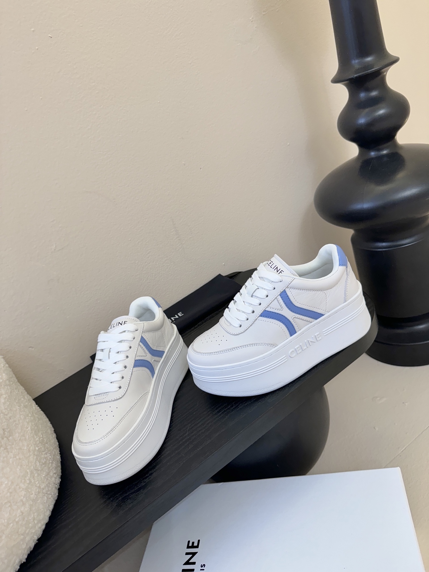 CELINE思琳赛琳CELINE RUNNER CR-03运动鞋👟鞋舌和鞋后帮饰有CELINE标志运动鞋