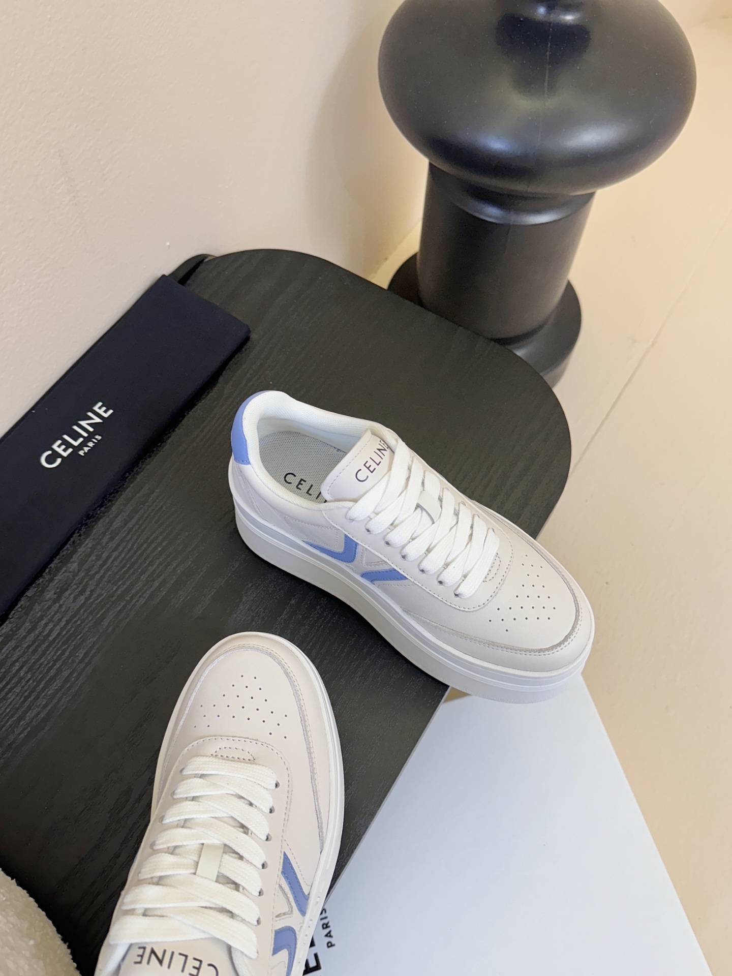 CELINE思琳赛琳CELINE RUNNER CR-03运动鞋👟鞋舌和鞋后帮饰有CELINE标志运动鞋