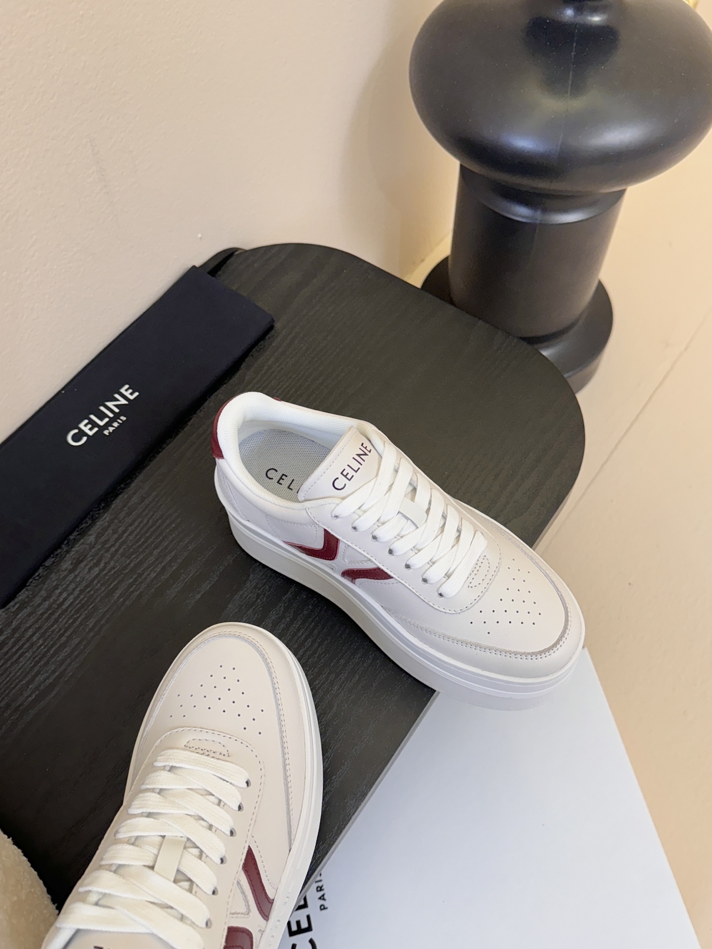 CELINE思琳赛琳CELINE RUNNER CR-03运动鞋👟鞋舌和鞋后帮饰有CELINE标志运动鞋