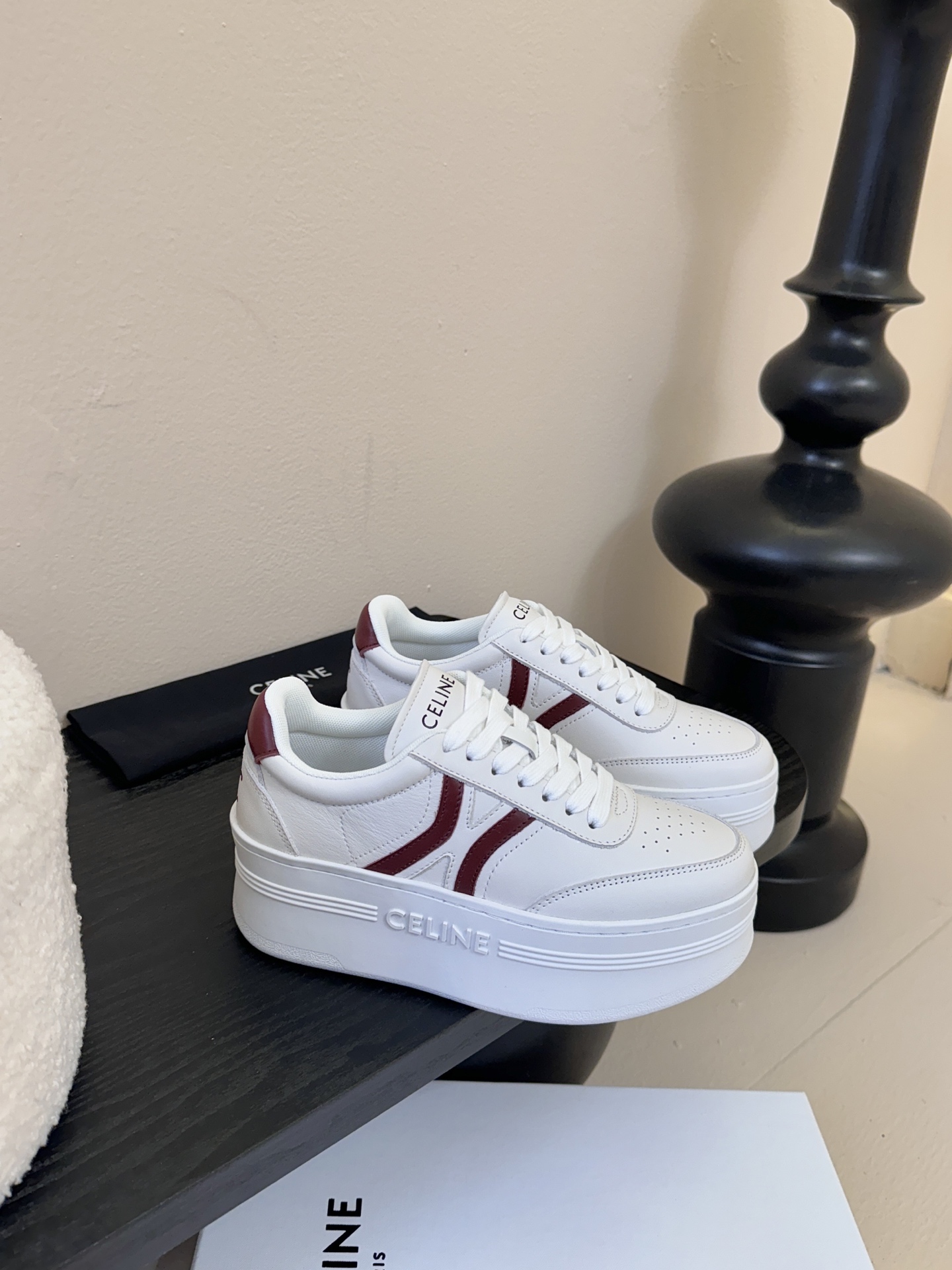 CELINE思琳赛琳CELINE RUNNER CR-03运动鞋👟鞋舌和鞋后帮饰有CELINE标志运动鞋