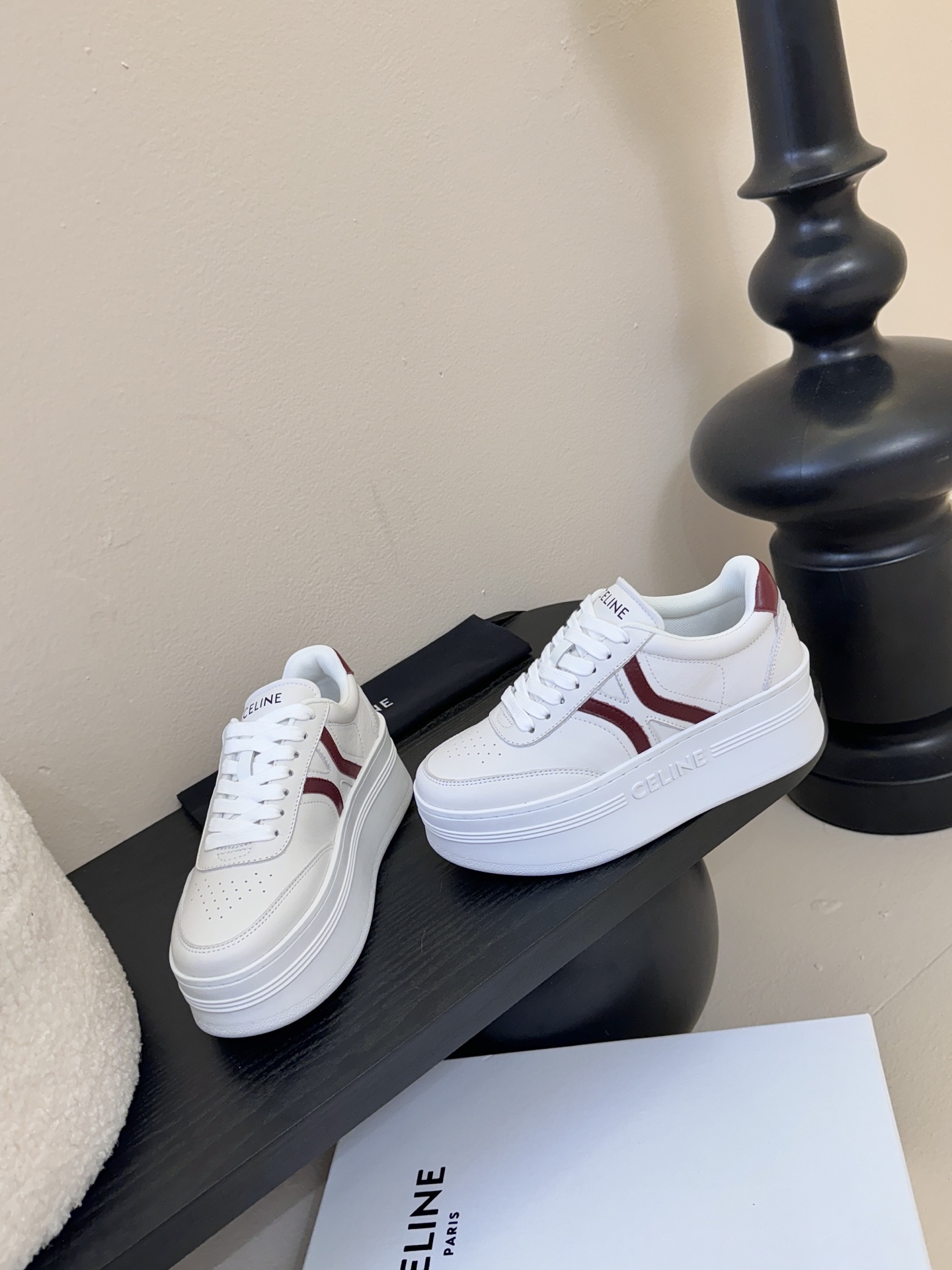 CELINE思琳赛琳CELINE RUNNER CR-03运动鞋👟鞋舌和鞋后帮饰有CELINE标志运动鞋