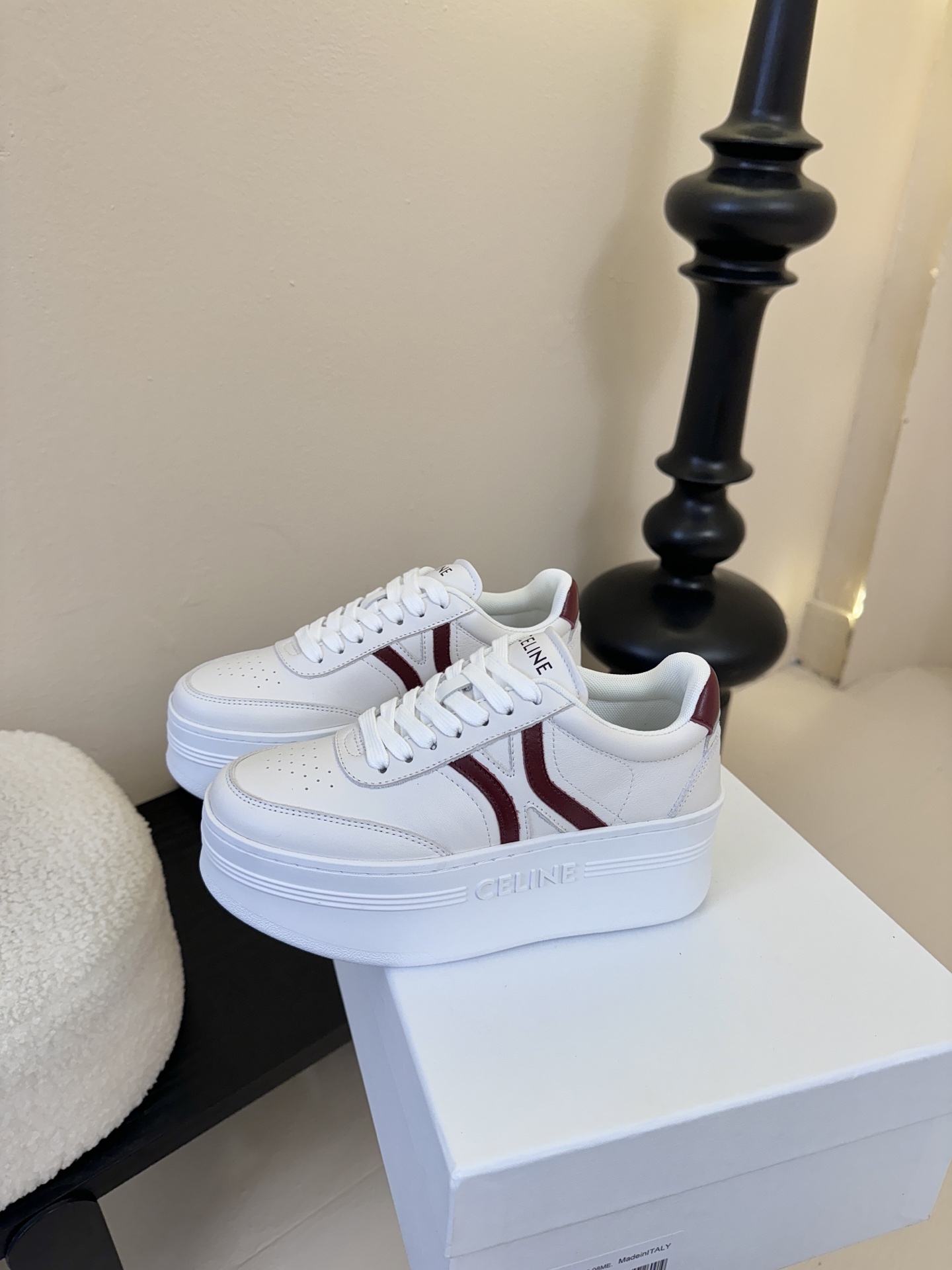 CELINE思琳赛琳CELINE RUNNER CR-03运动鞋👟鞋舌和鞋后帮饰有CELINE标志运动鞋