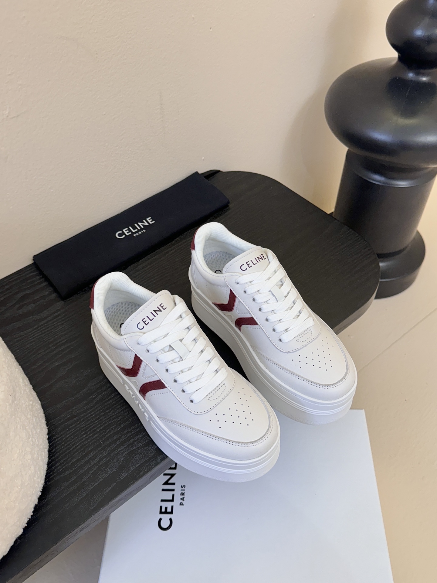 CELINE思琳赛琳CELINE RUNNER CR-03运动鞋👟鞋舌和鞋后帮饰有CELINE标志运动鞋