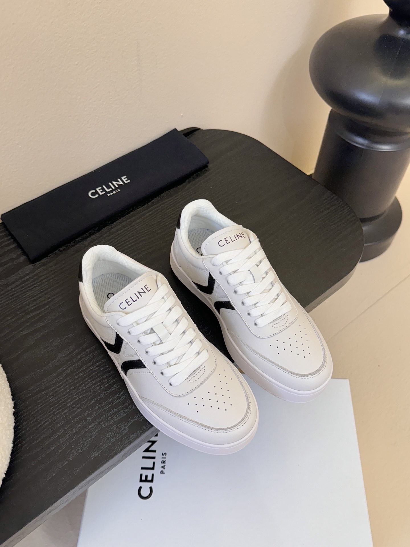 CELINE思琳赛琳CELINE RUNNER CR-03运动鞋👟鞋舌和鞋后帮饰有CELINE标志运动鞋