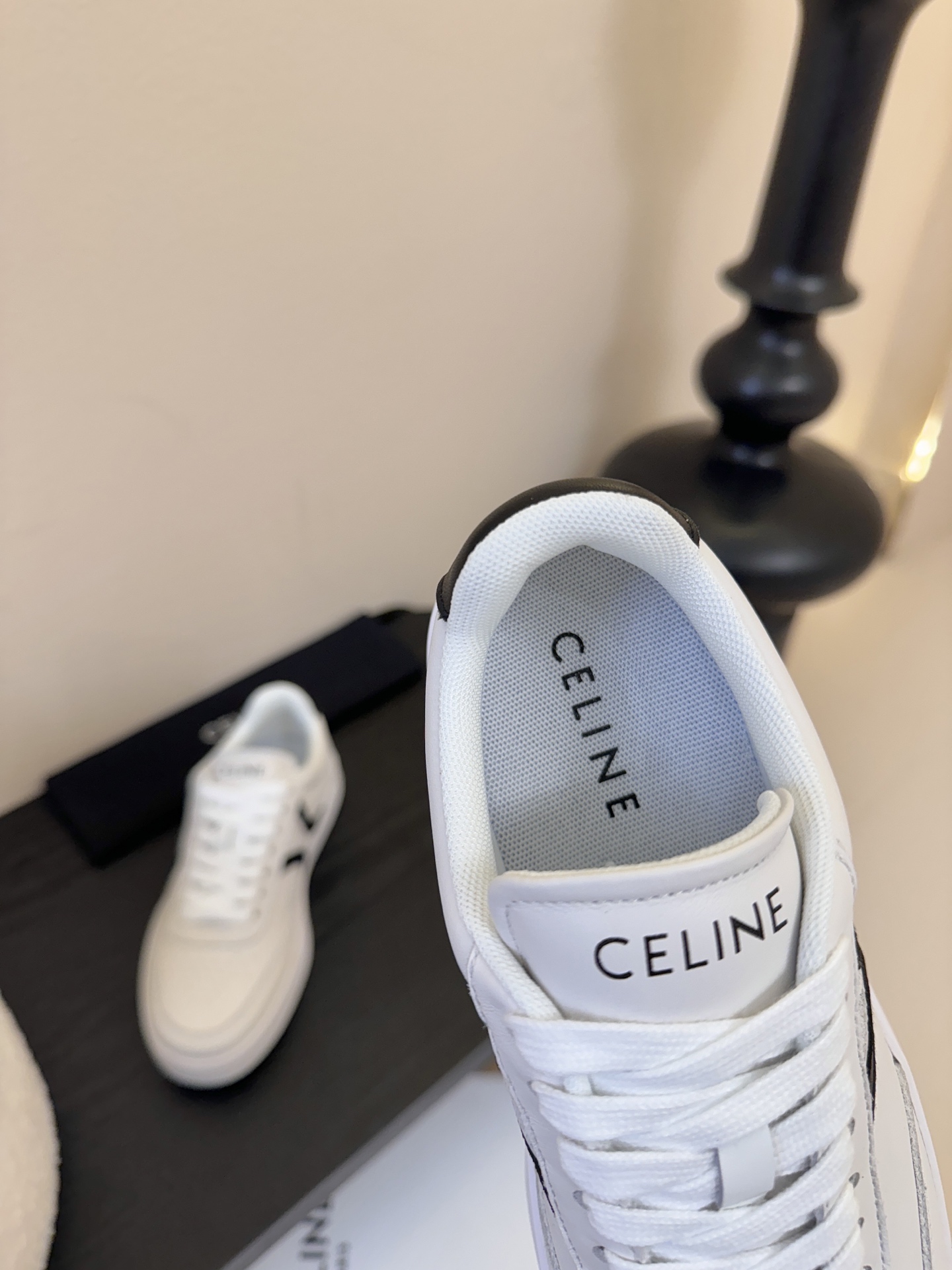 CELINE思琳赛琳CELINE RUNNER CR-03运动鞋👟鞋舌和鞋后帮饰有CELINE标志运动鞋