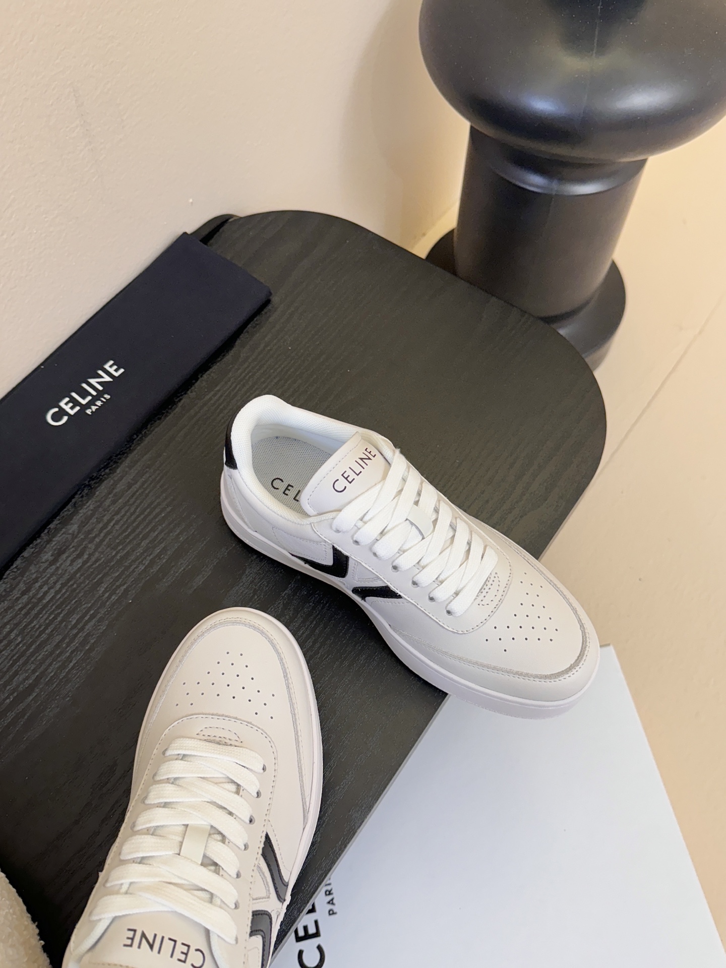CELINE思琳赛琳CELINE RUNNER CR-03运动鞋👟鞋舌和鞋后帮饰有CELINE标志运动鞋