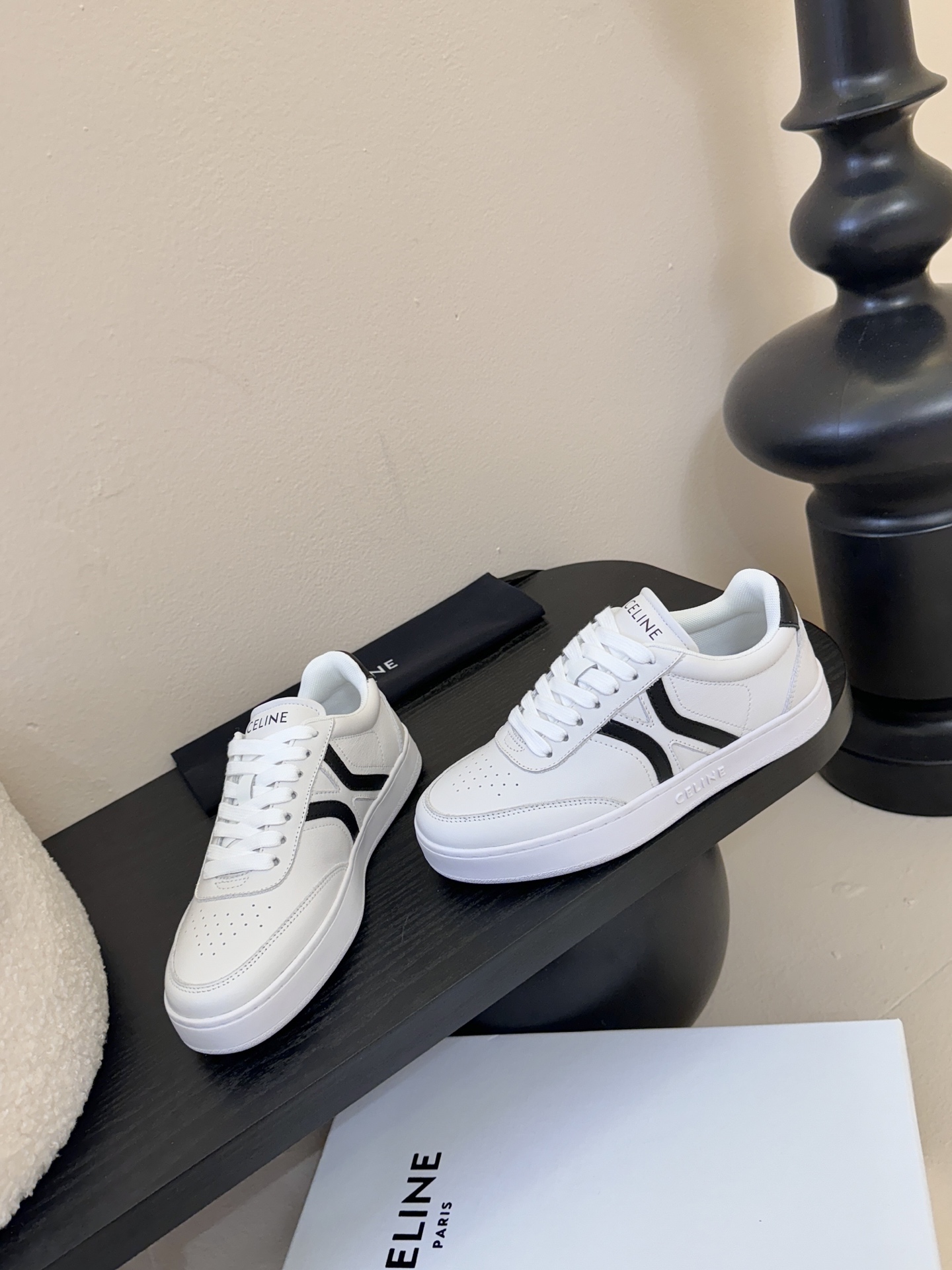 CELINE思琳赛琳CELINE RUNNER CR-03运动鞋👟鞋舌和鞋后帮饰有CELINE标志运动鞋