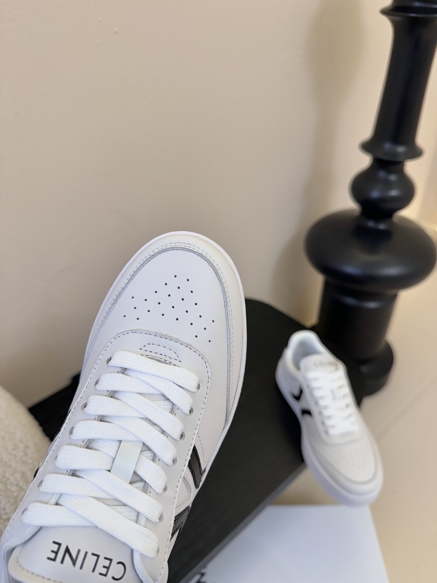 CELINE思琳赛琳CELINE RUNNER CR-03运动鞋👟鞋舌和鞋后帮饰有CELINE标志运动鞋