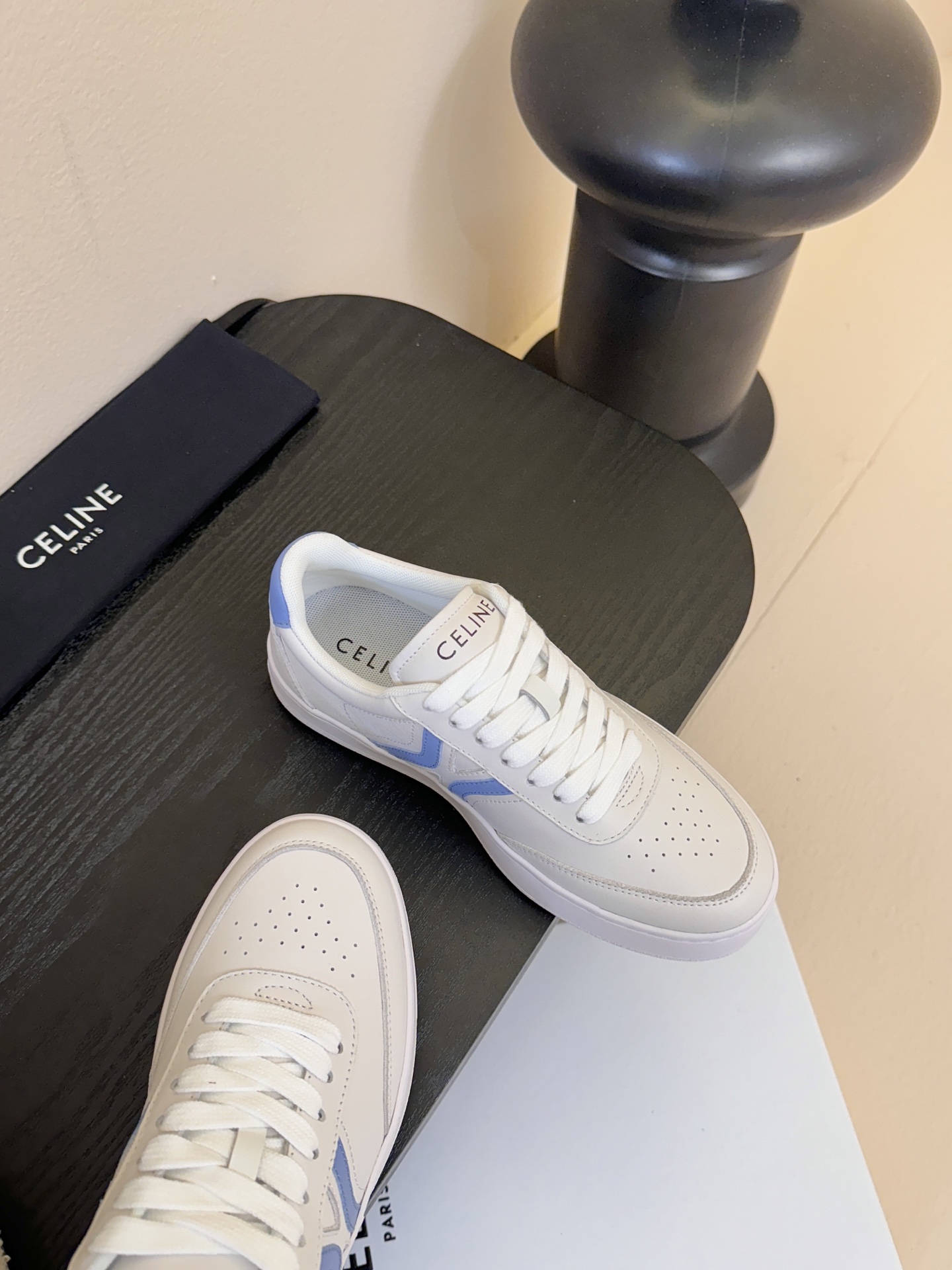 CELINE思琳赛琳CELINE RUNNER CR-03运动鞋👟鞋舌和鞋后帮饰有CELINE标志运动鞋