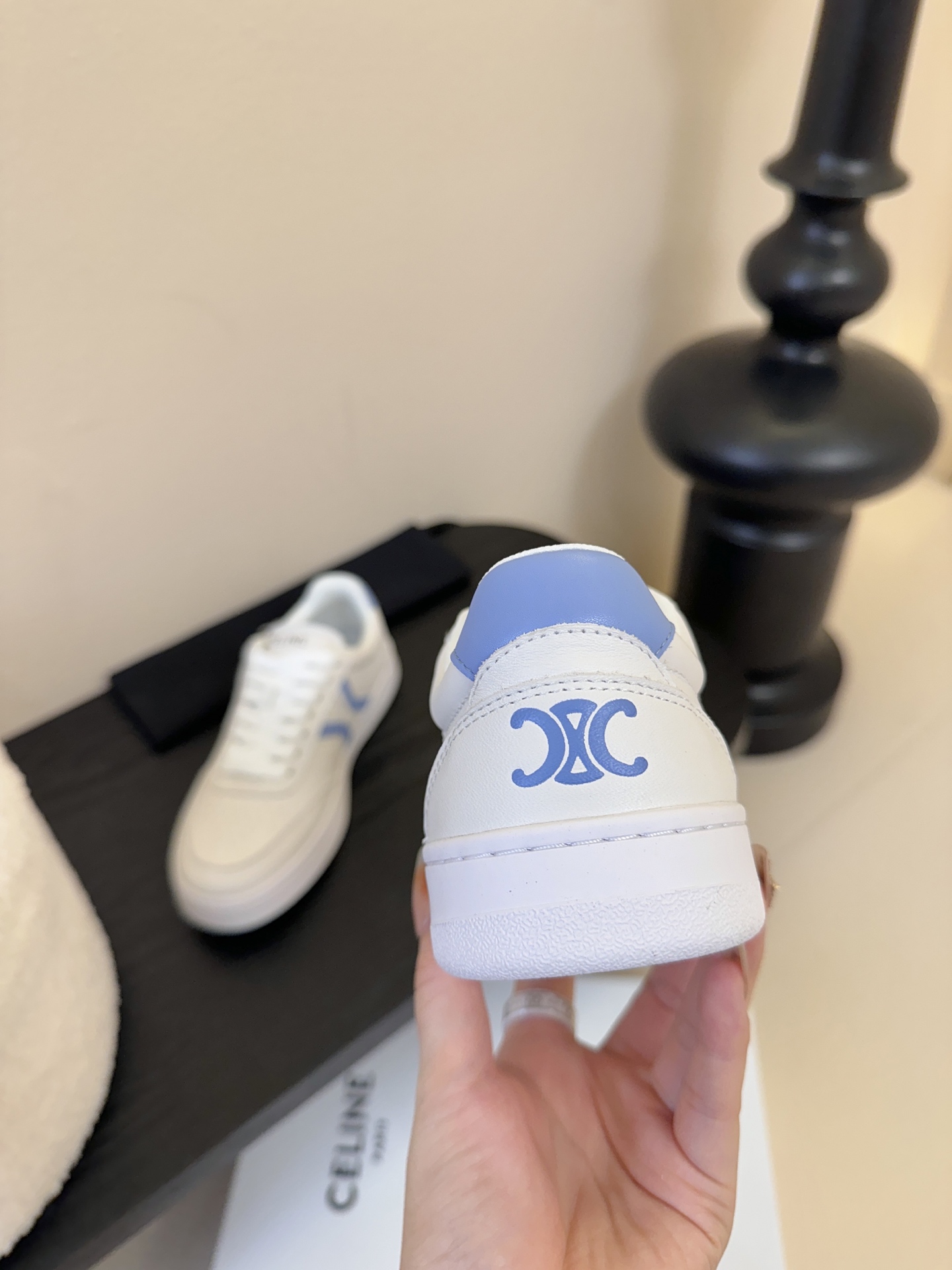 CELINE思琳赛琳CELINE RUNNER CR-03运动鞋👟鞋舌和鞋后帮饰有CELINE标志运动鞋