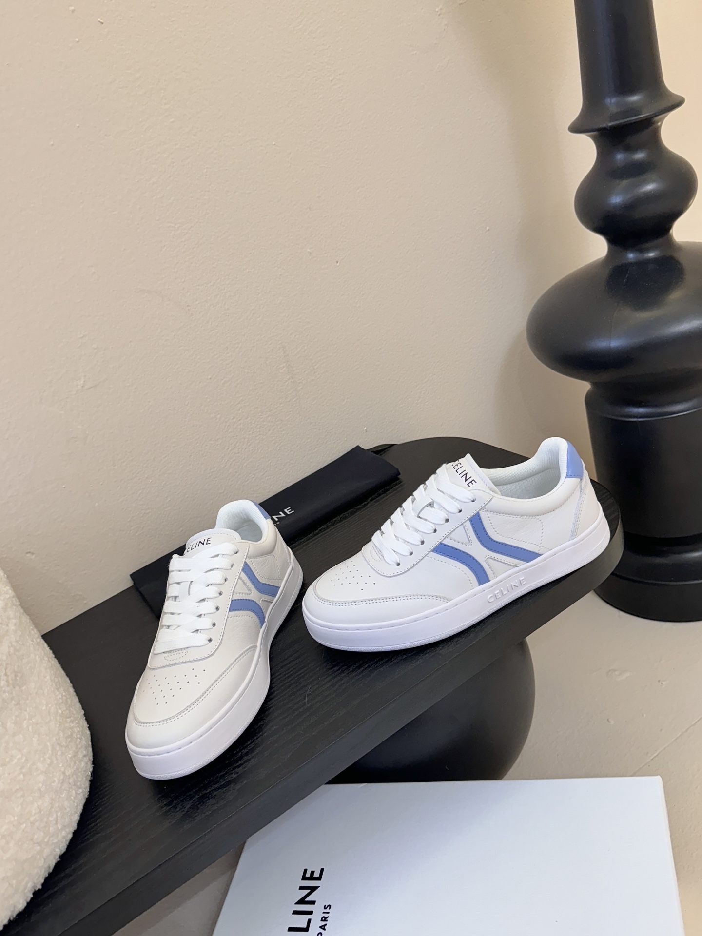 CELINE思琳赛琳CELINE RUNNER CR-03运动鞋👟鞋舌和鞋后帮饰有CELINE标志运动鞋