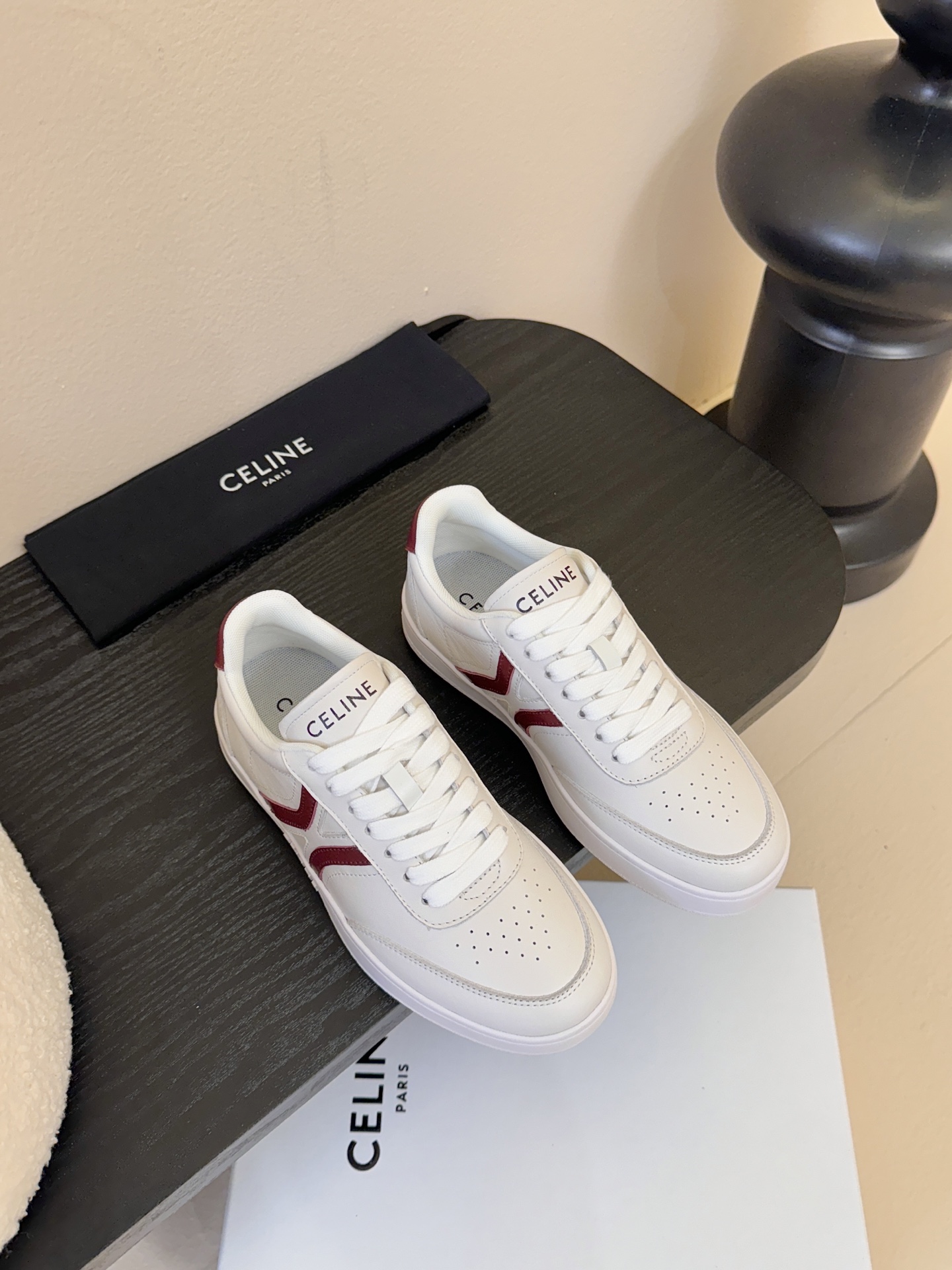 CELINE思琳赛琳CELINE RUNNER CR-03运动鞋👟鞋舌和鞋后帮饰有CELINE标志运动鞋