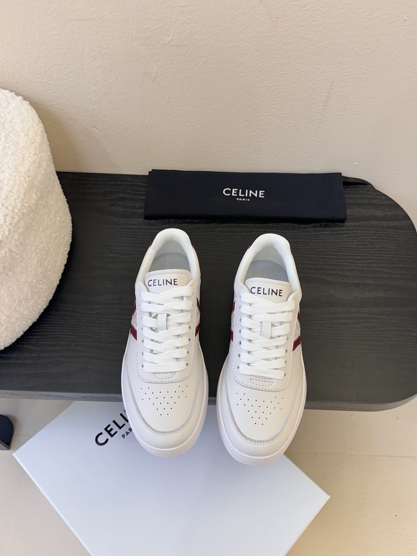 CELINE思琳赛琳CELINE RUNNER CR-03运动鞋👟鞋舌和鞋后帮饰有CELINE标志运动鞋