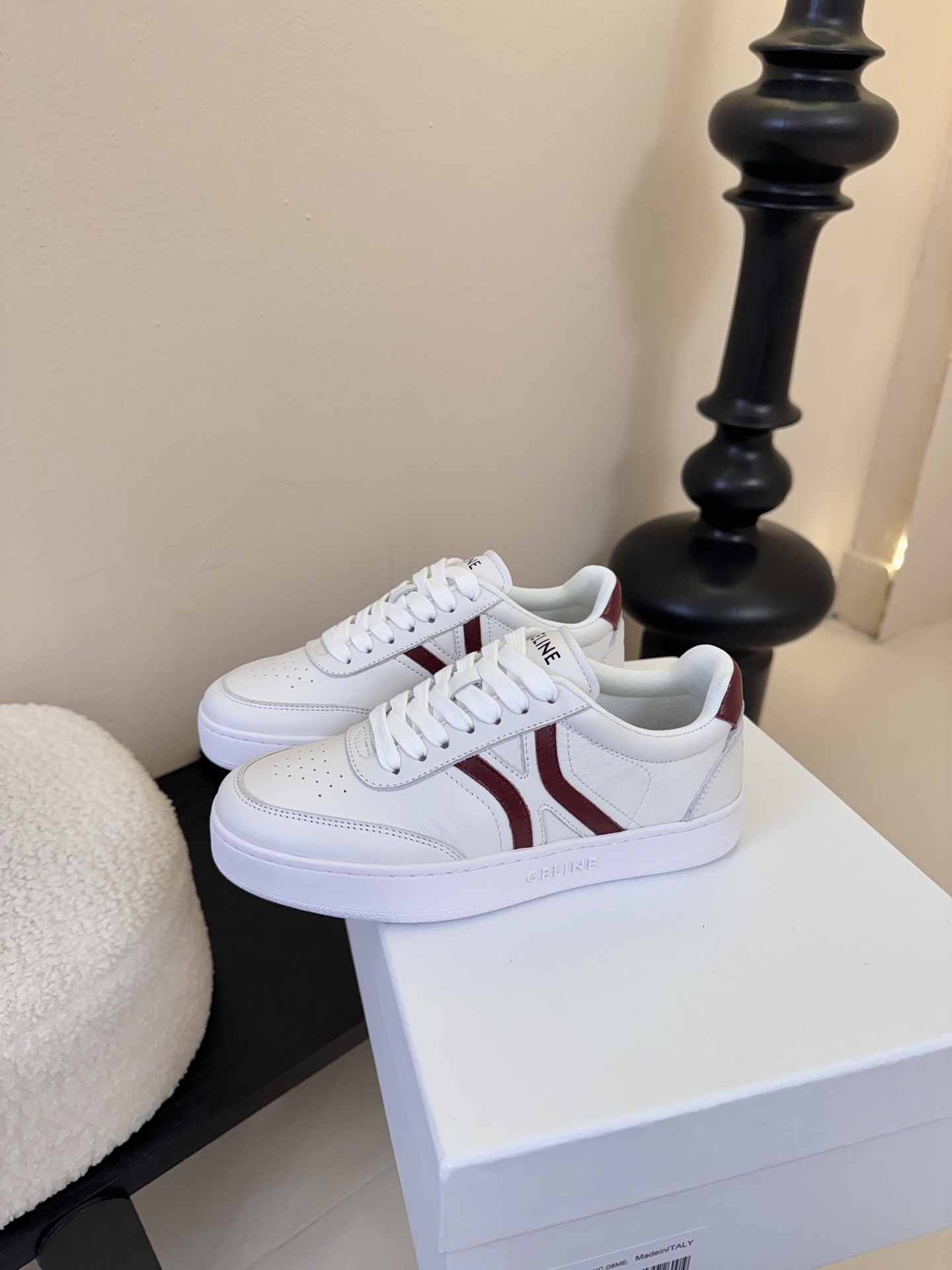 CELINE思琳赛琳CELINE RUNNER CR-03运动鞋👟鞋舌和鞋后帮饰有CELINE标志运动鞋