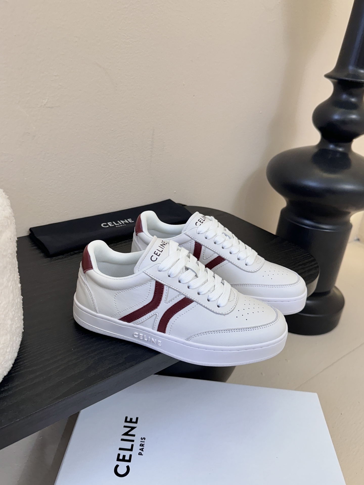 CELINE思琳赛琳CELINE RUNNER CR-03运动鞋👟鞋舌和鞋后帮饰有CELINE标志运动鞋