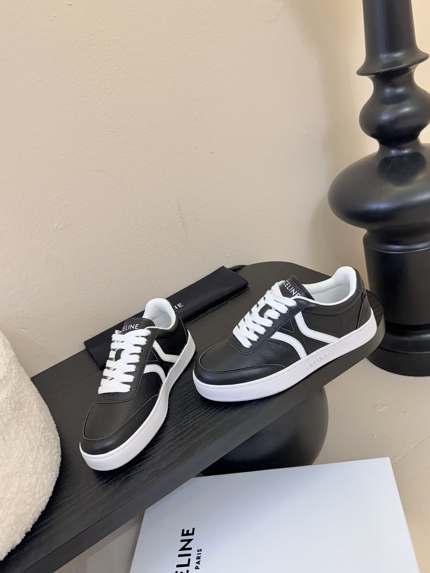 CELINE思琳赛琳CELINE RUNNER CR-03运动鞋👟鞋舌和鞋后帮饰有CELINE标志运动鞋