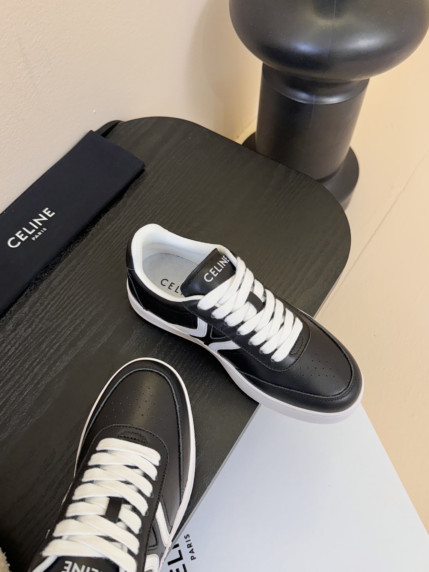 CELINE思琳赛琳CELINE RUNNER CR-03运动鞋👟鞋舌和鞋后帮饰有CELINE标志运动鞋