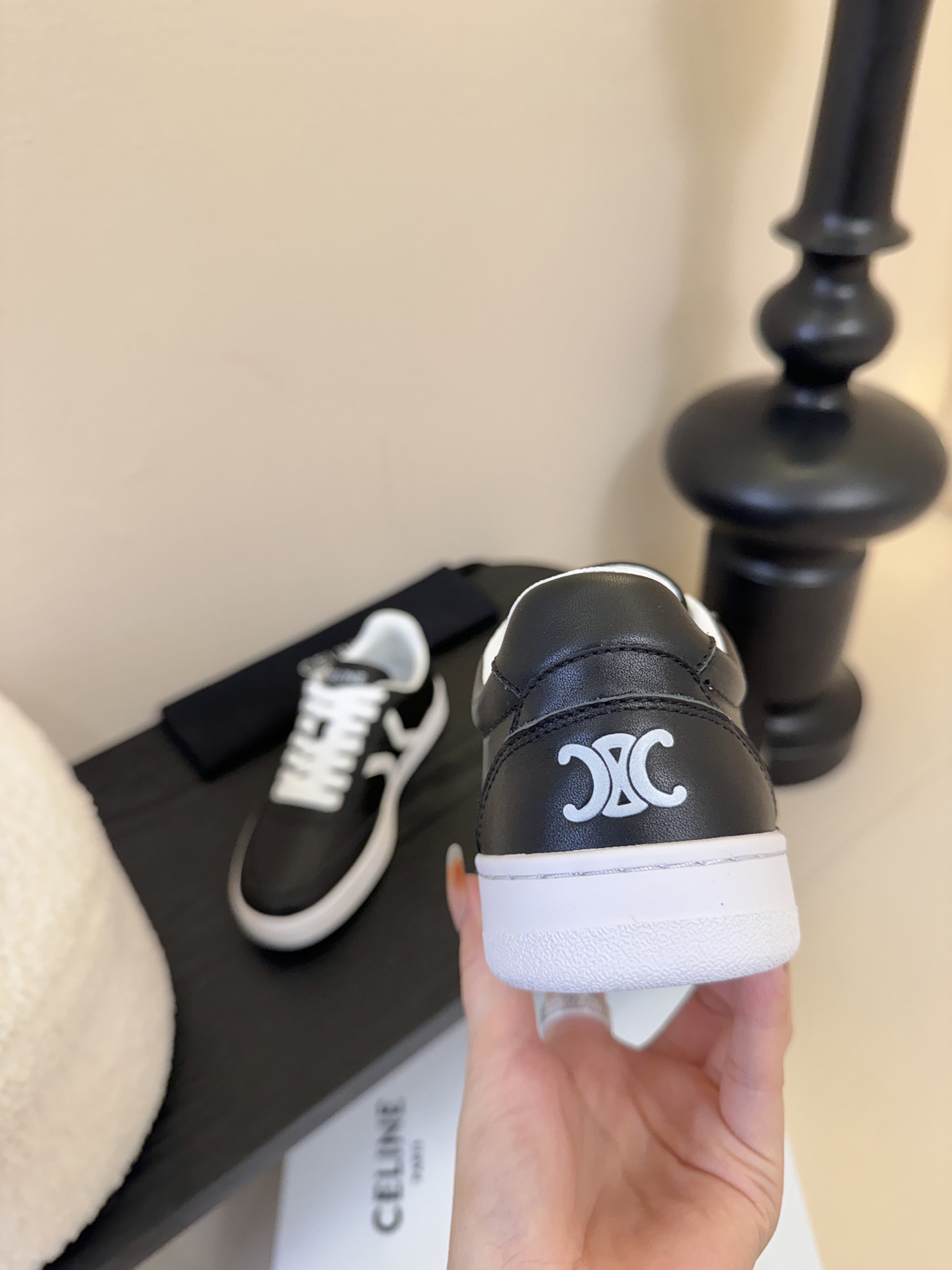 CELINE思琳赛琳CELINE RUNNER CR-03运动鞋👟鞋舌和鞋后帮饰有CELINE标志运动鞋