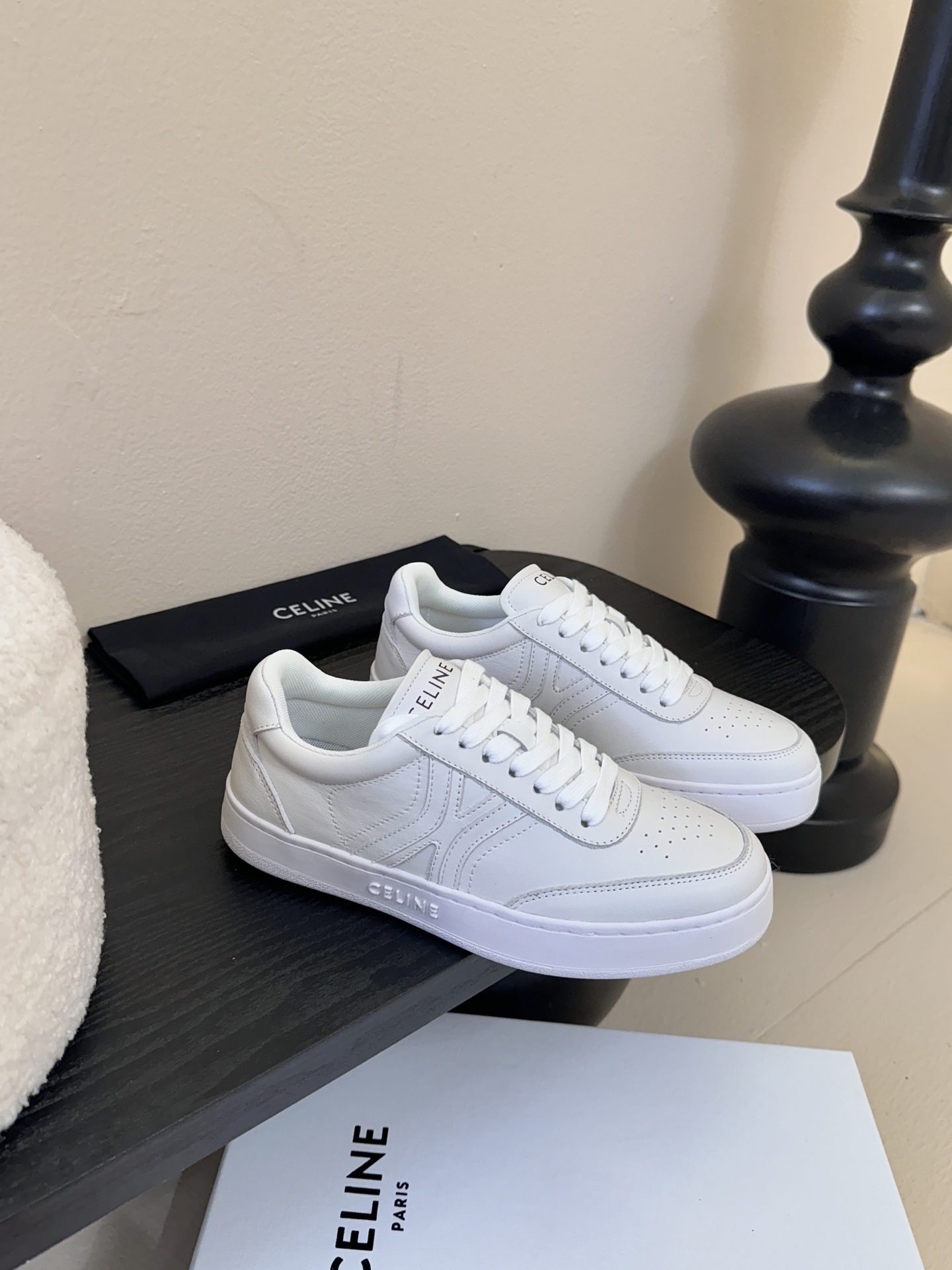 CELINE思琳赛琳CELINE RUNNER CR-03运动鞋👟鞋舌和鞋后帮饰有CELINE标志运动鞋