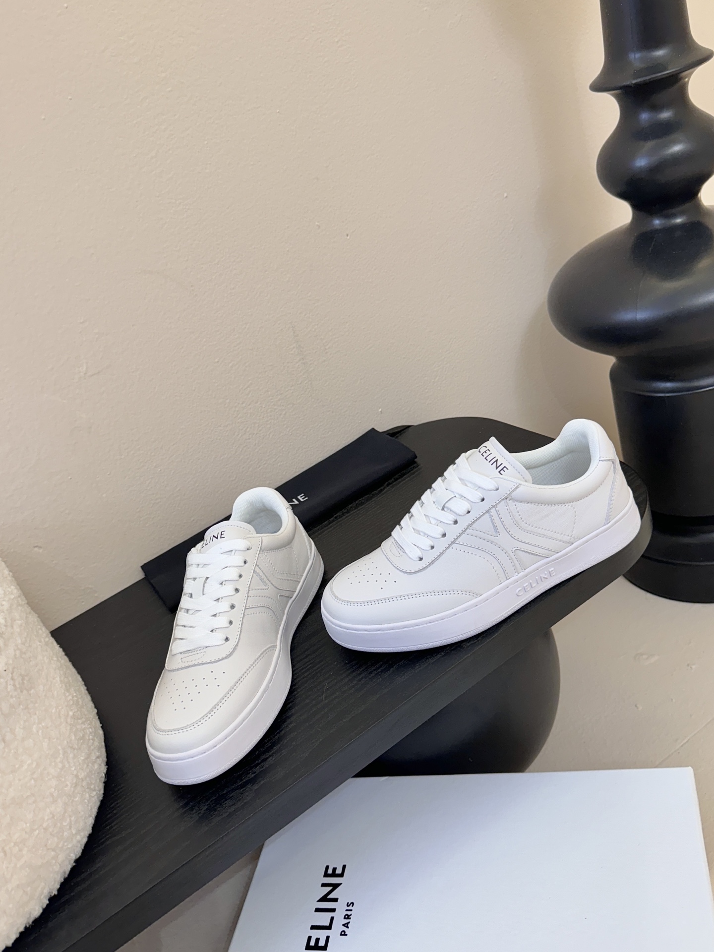 CELINE思琳赛琳CELINE RUNNER CR-03运动鞋👟鞋舌和鞋后帮饰有CELINE标志运动鞋