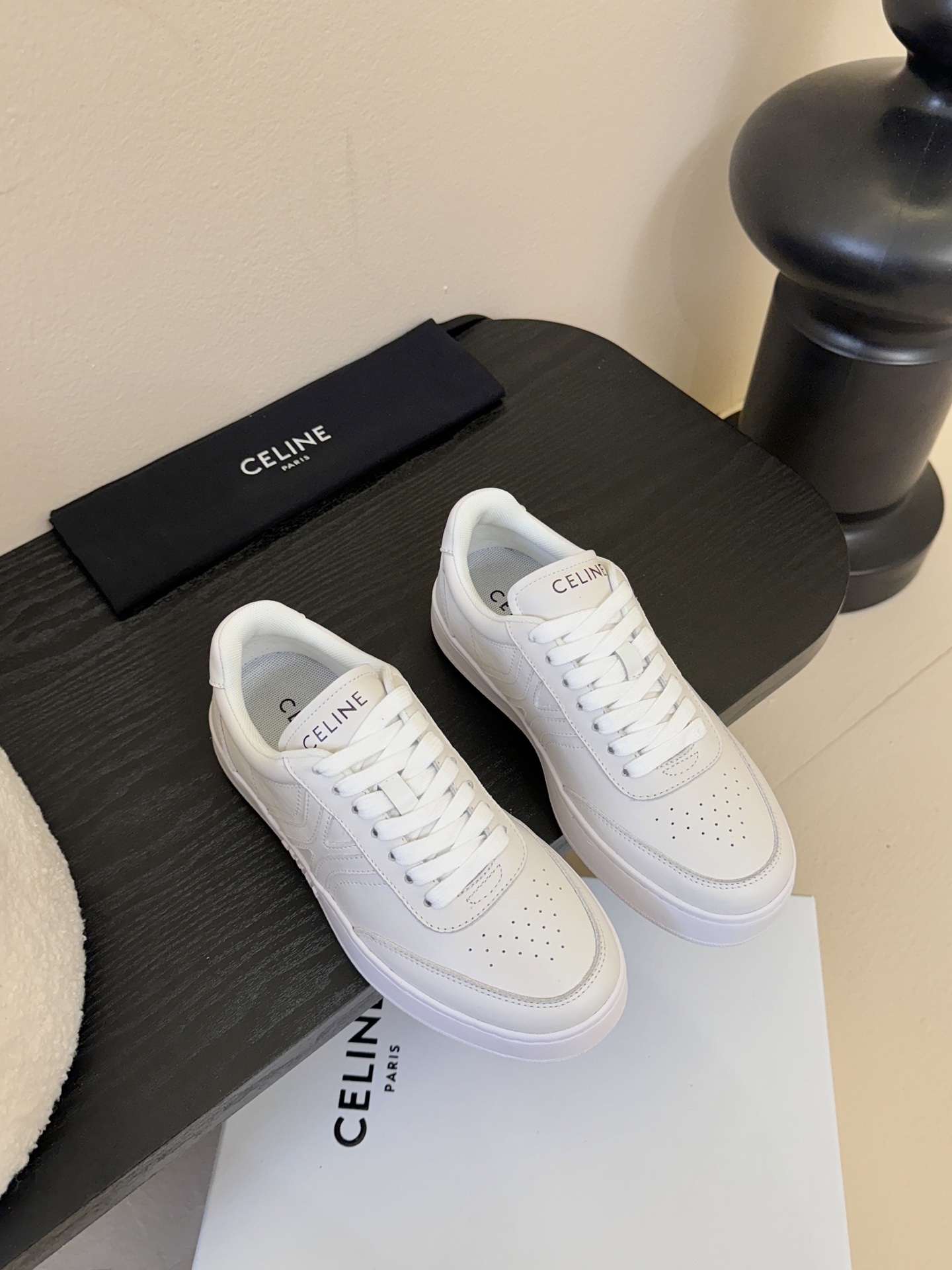 CELINE思琳赛琳CELINE RUNNER CR-03运动鞋👟鞋舌和鞋后帮饰有CELINE标志运动鞋
