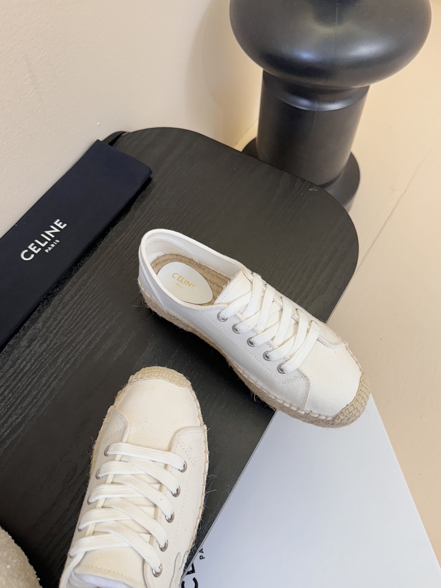 CELINE思琳赛琳CELINE RUNNER CR-03运动鞋👟鞋舌和鞋后帮饰有CELINE标志运动鞋