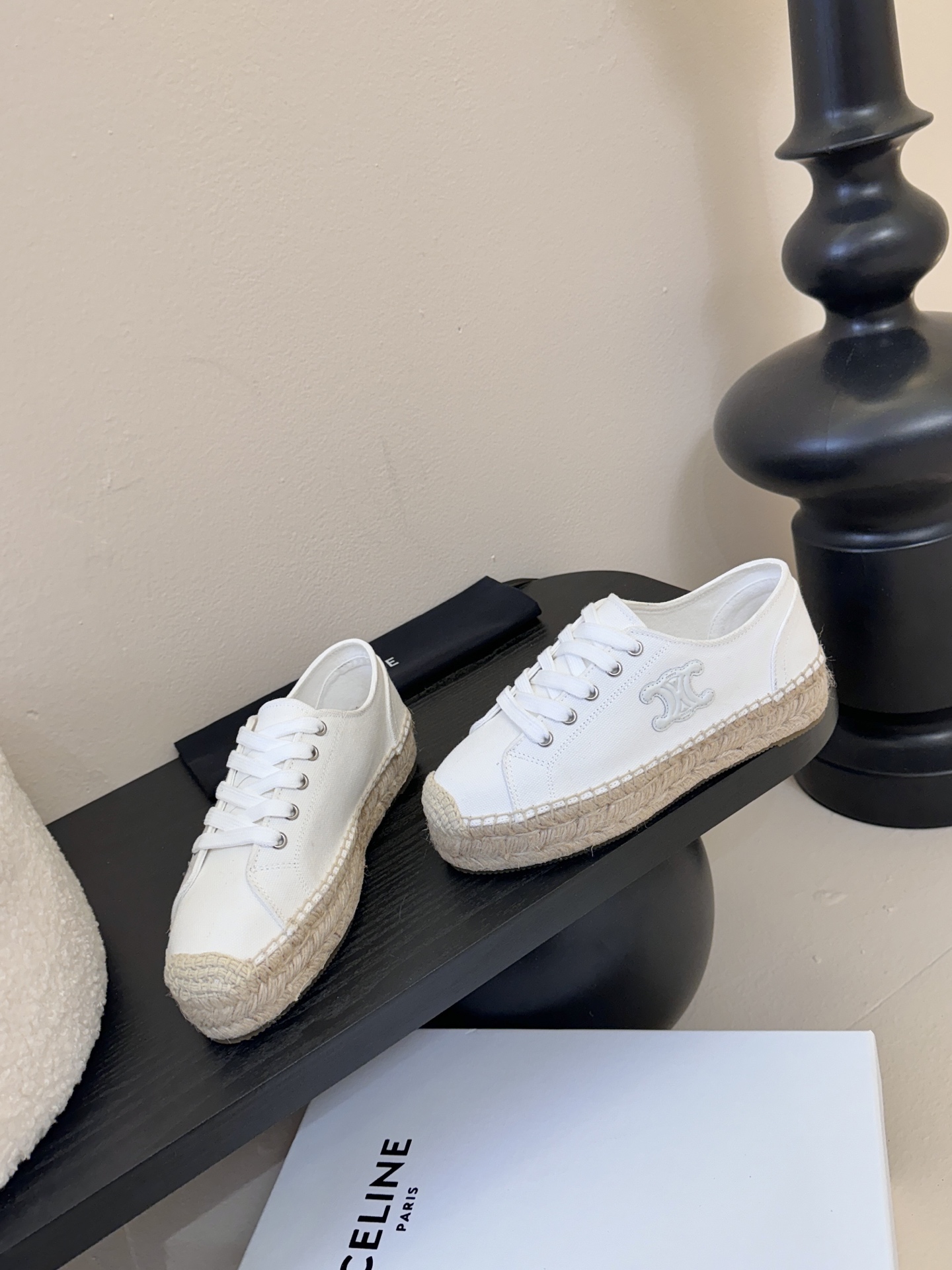 CELINE思琳赛琳CELINE RUNNER CR-03运动鞋👟鞋舌和鞋后帮饰有CELINE标志运动鞋
