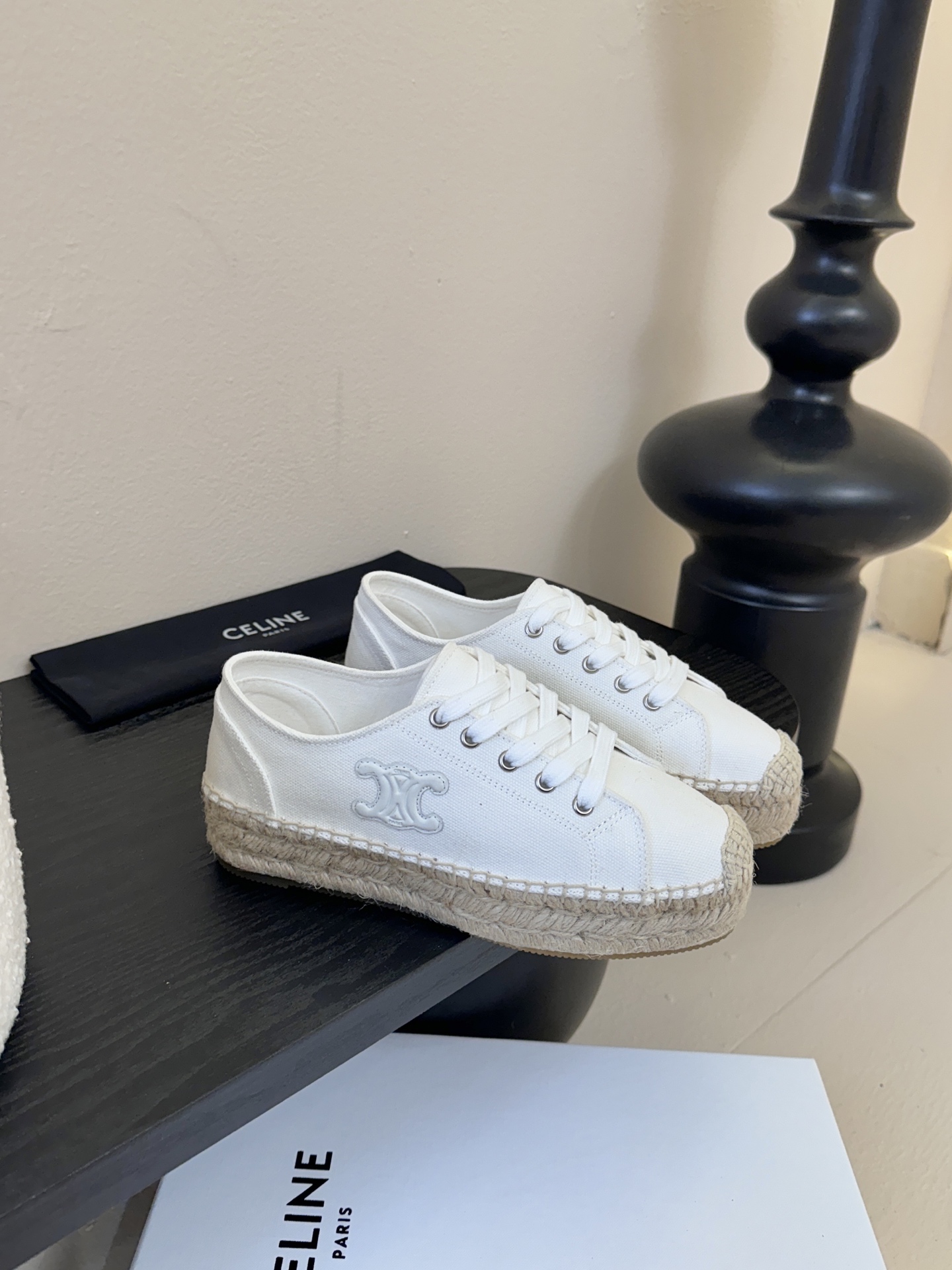 CELINE思琳赛琳CELINE RUNNER CR-03运动鞋👟鞋舌和鞋后帮饰有CELINE标志运动鞋