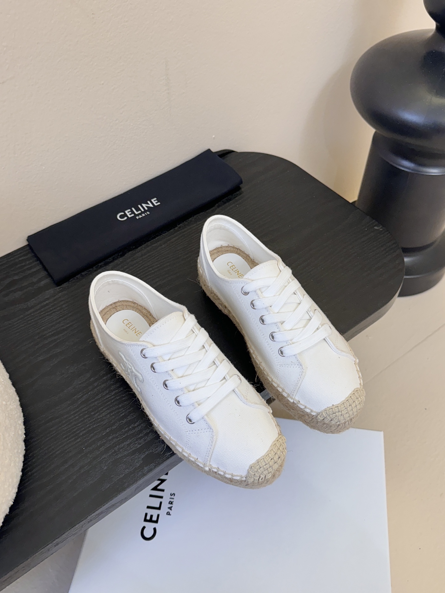 CELINE思琳赛琳CELINE RUNNER CR-03运动鞋👟鞋舌和鞋后帮饰有CELINE标志运动鞋