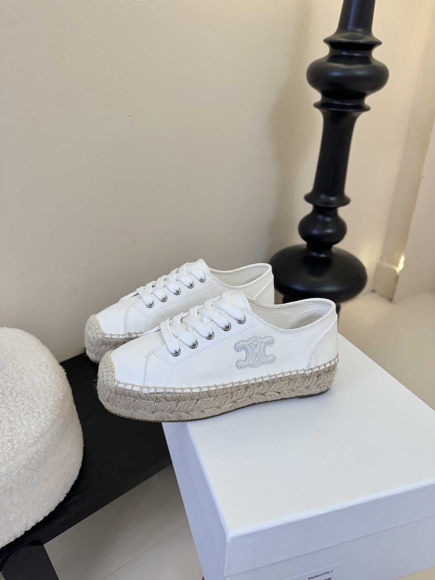 CELINE思琳赛琳CELINE RUNNER CR-03运动鞋👟鞋舌和鞋后帮饰有CELINE标志运动鞋