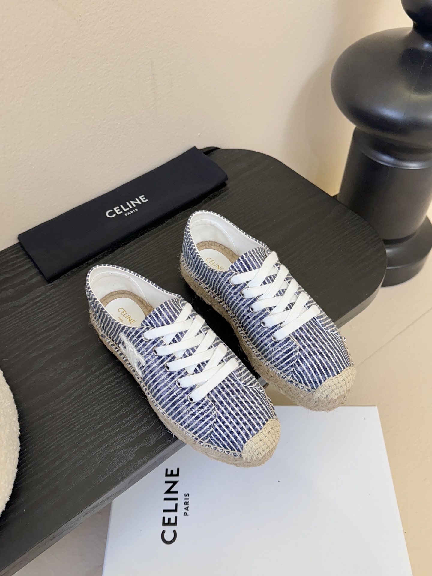 CELINE思琳赛琳CELINE RUNNER CR-03运动鞋👟鞋舌和鞋后帮饰有CELINE标志运动鞋