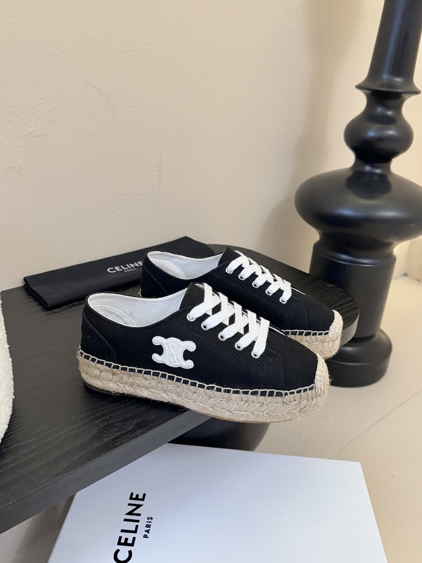 CELINE思琳赛琳CELINE RUNNER CR-03运动鞋👟鞋舌和鞋后帮饰有CELINE标志运动鞋