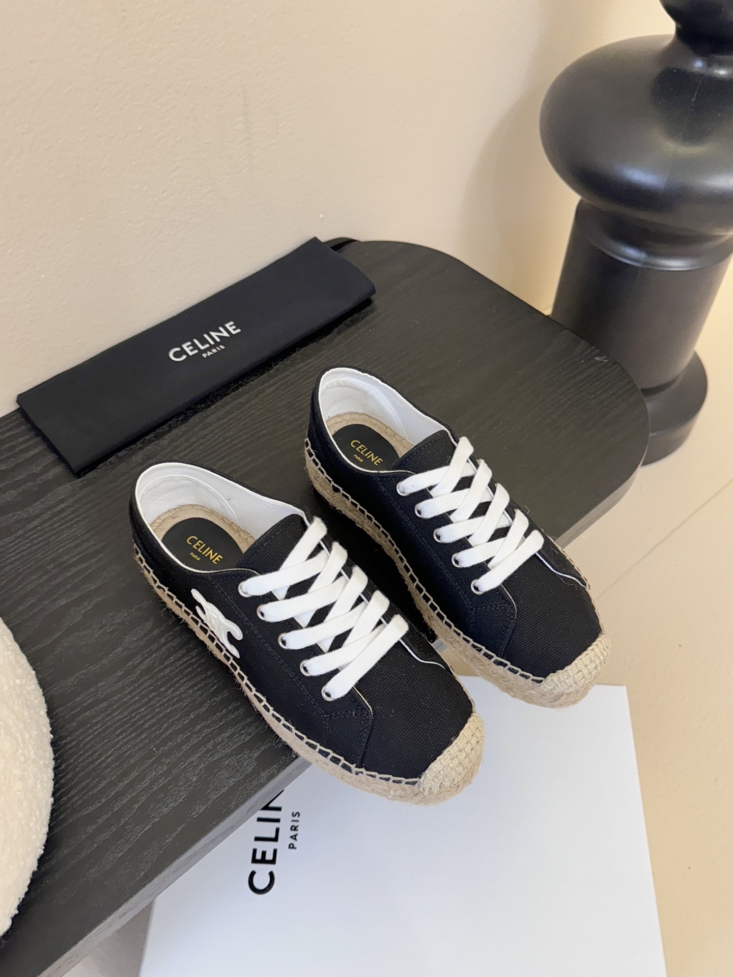 CELINE思琳赛琳CELINE RUNNER CR-03运动鞋👟鞋舌和鞋后帮饰有CELINE标志运动鞋