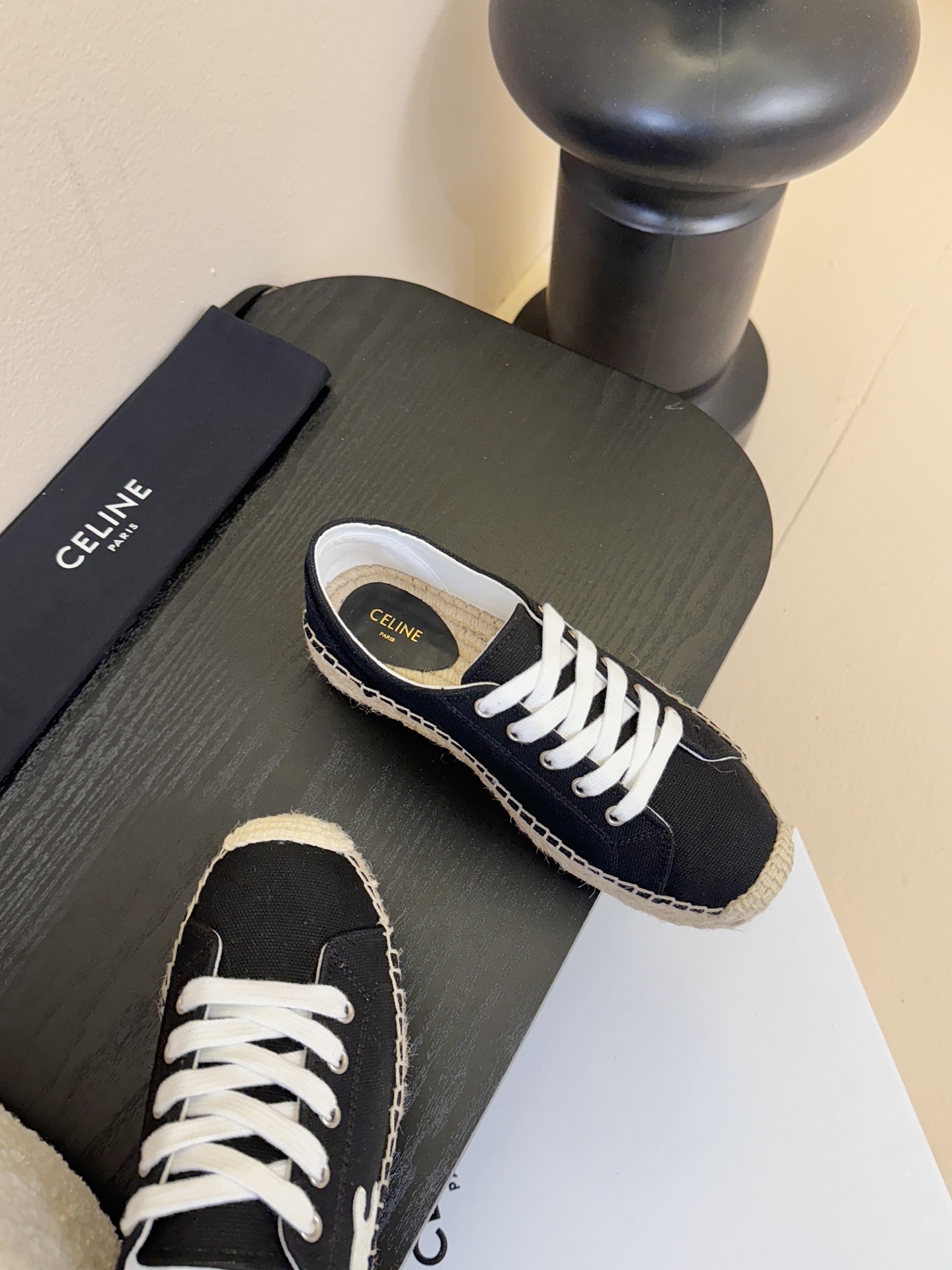 CELINE思琳赛琳CELINE RUNNER CR-03运动鞋👟鞋舌和鞋后帮饰有CELINE标志运动鞋