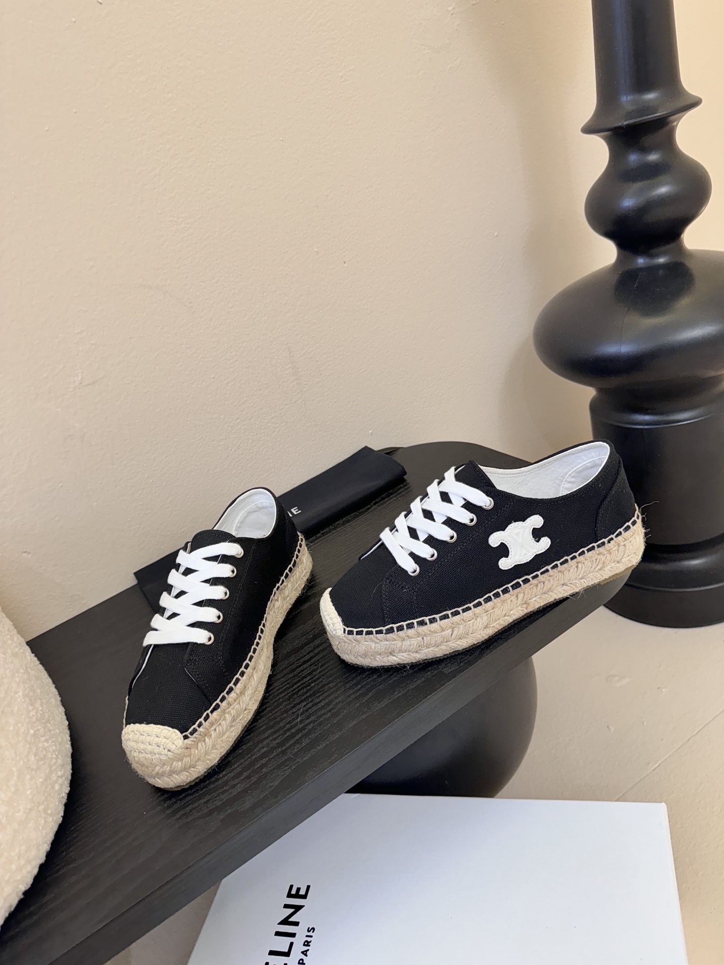 CELINE思琳赛琳CELINE RUNNER CR-03运动鞋👟鞋舌和鞋后帮饰有CELINE标志运动鞋