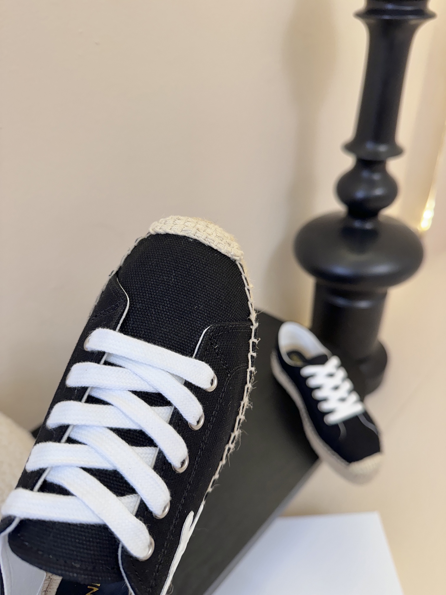 CELINE思琳赛琳CELINE RUNNER CR-03运动鞋👟鞋舌和鞋后帮饰有CELINE标志运动鞋