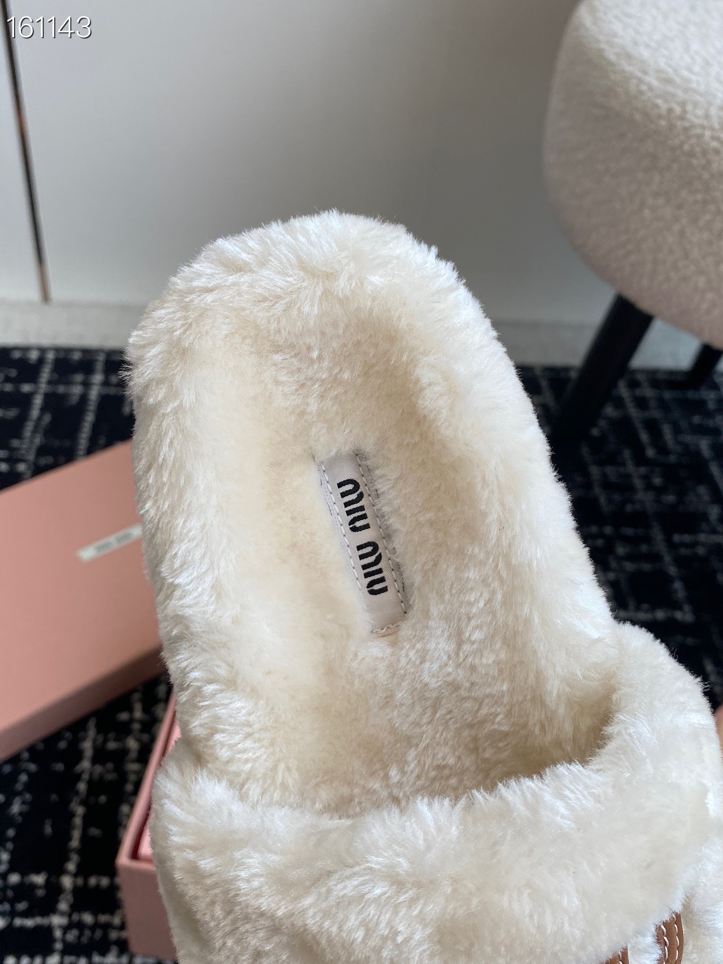 代购级Miu Miu 24ss 秋冬新品毛拖～ 秋冬新宠 百搭时髦单品！不管居家还是外穿都是品味的象征性