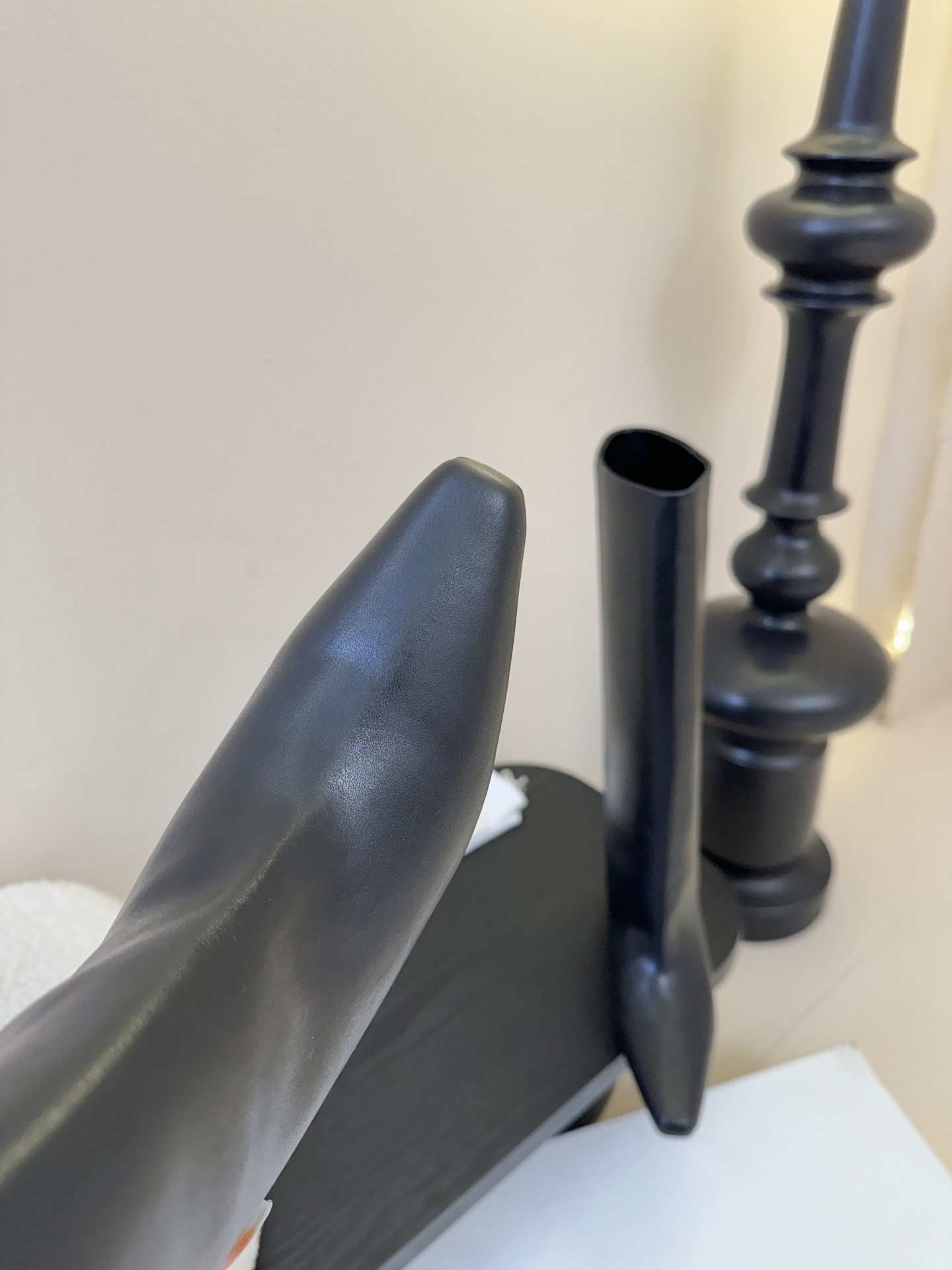 ARKET ✨年度绝美mini 坡跟方头靴❗️这款过膝靴美腻了，自带美腿功能😏可以完美修饰小粗腿🆙简洁不