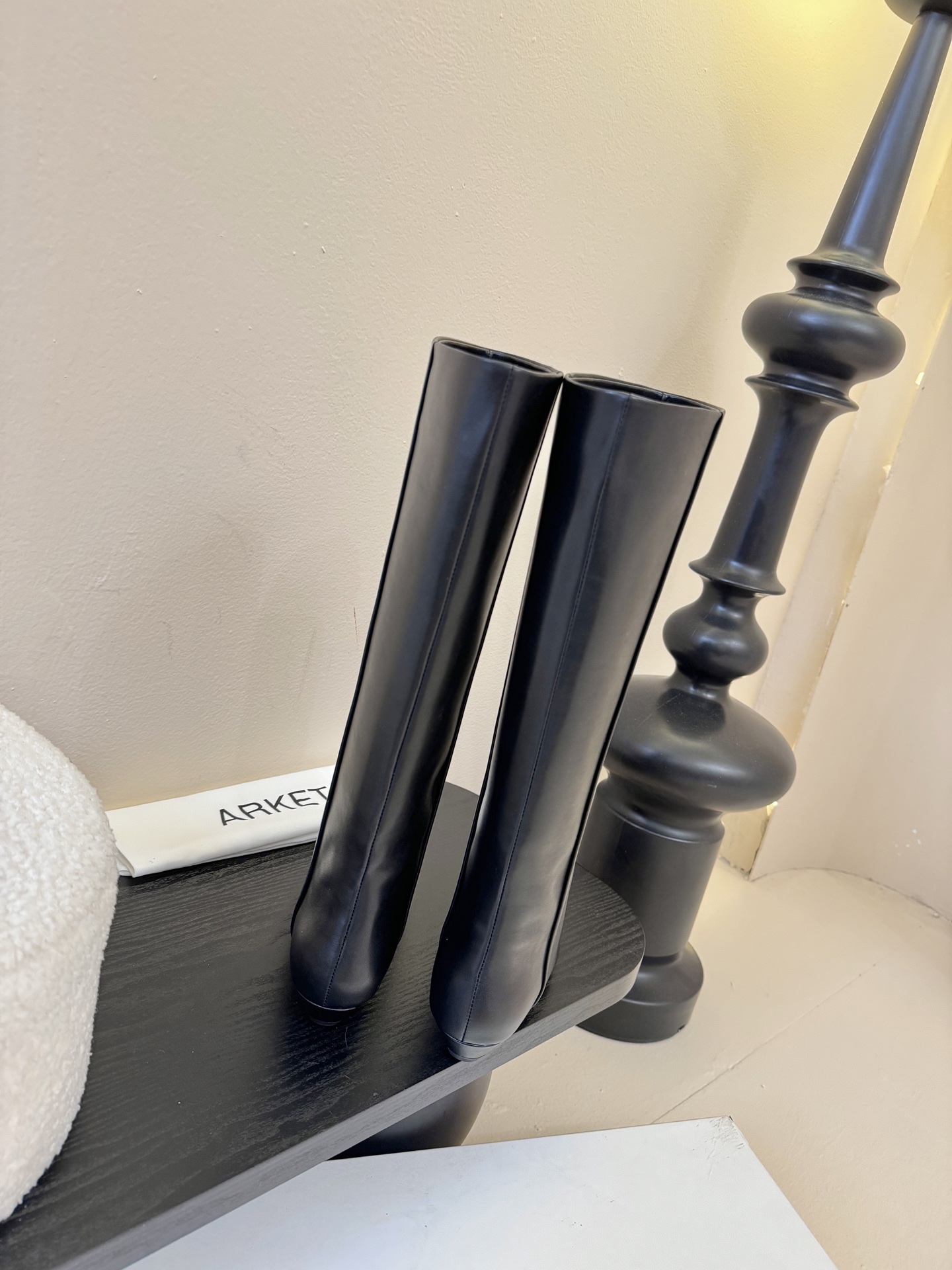 ARKET ✨年度绝美mini 坡跟方头靴❗️这款过膝靴美腻了，自带美腿功能😏可以完美修饰小粗腿🆙简洁不